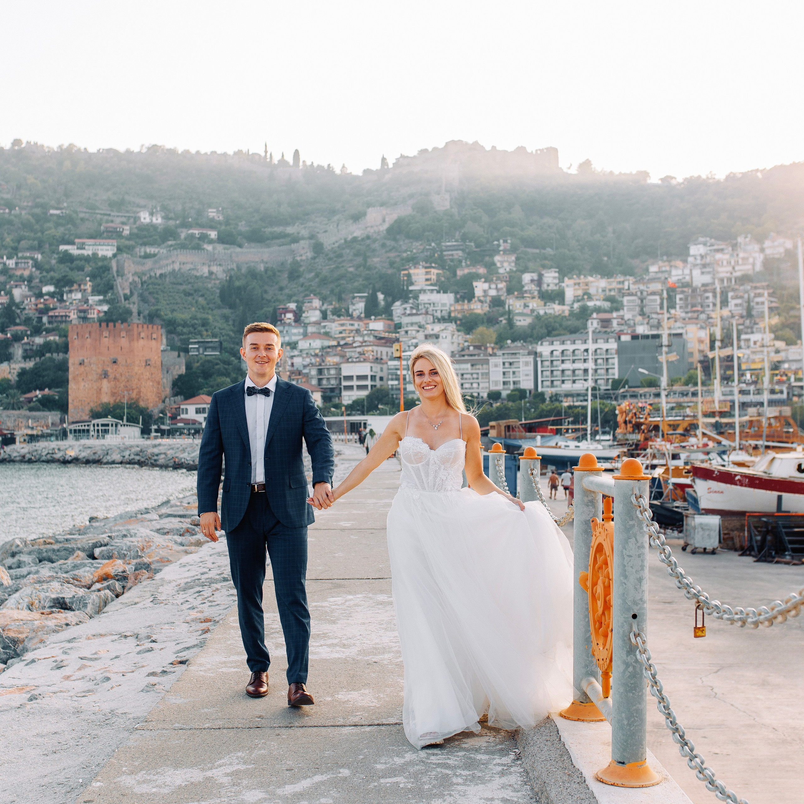 3. Закат.Стильная свадебная съемка у&nbsp;маяка в&nbsp;Алании. Портовая эстетика и&nbsp;морской бриз для свадьбы в&nbsp;Алании. Аланья