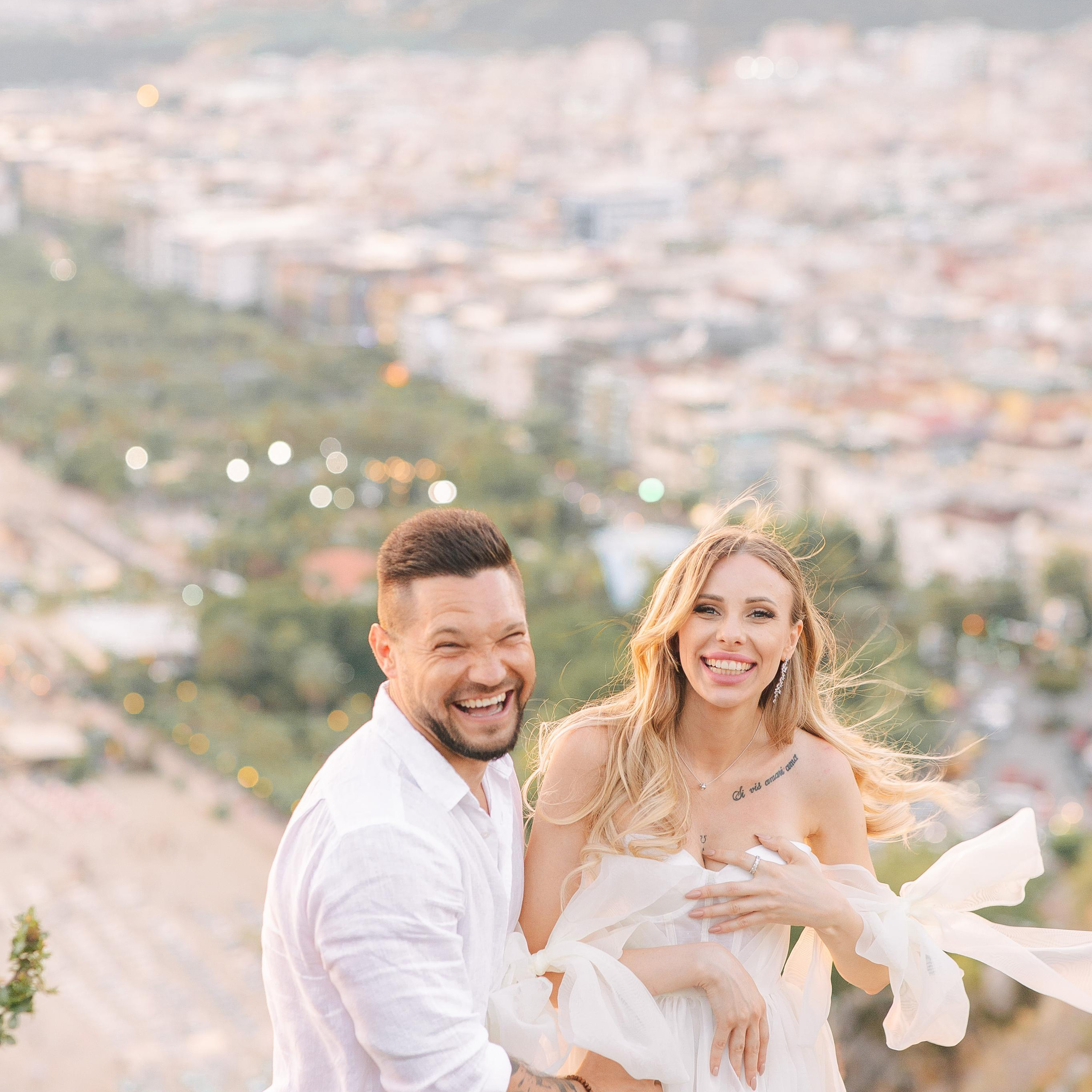 Утес. Свадебная фотосессия на краю обрыва. Алсу Девели. Фотограф в Алании в Турции, Аланья, Сиде, Белек, Анталия, Кемер, Конаклы, Окурджалар. Фотосъемки в Алании. Фотосессия в Алания