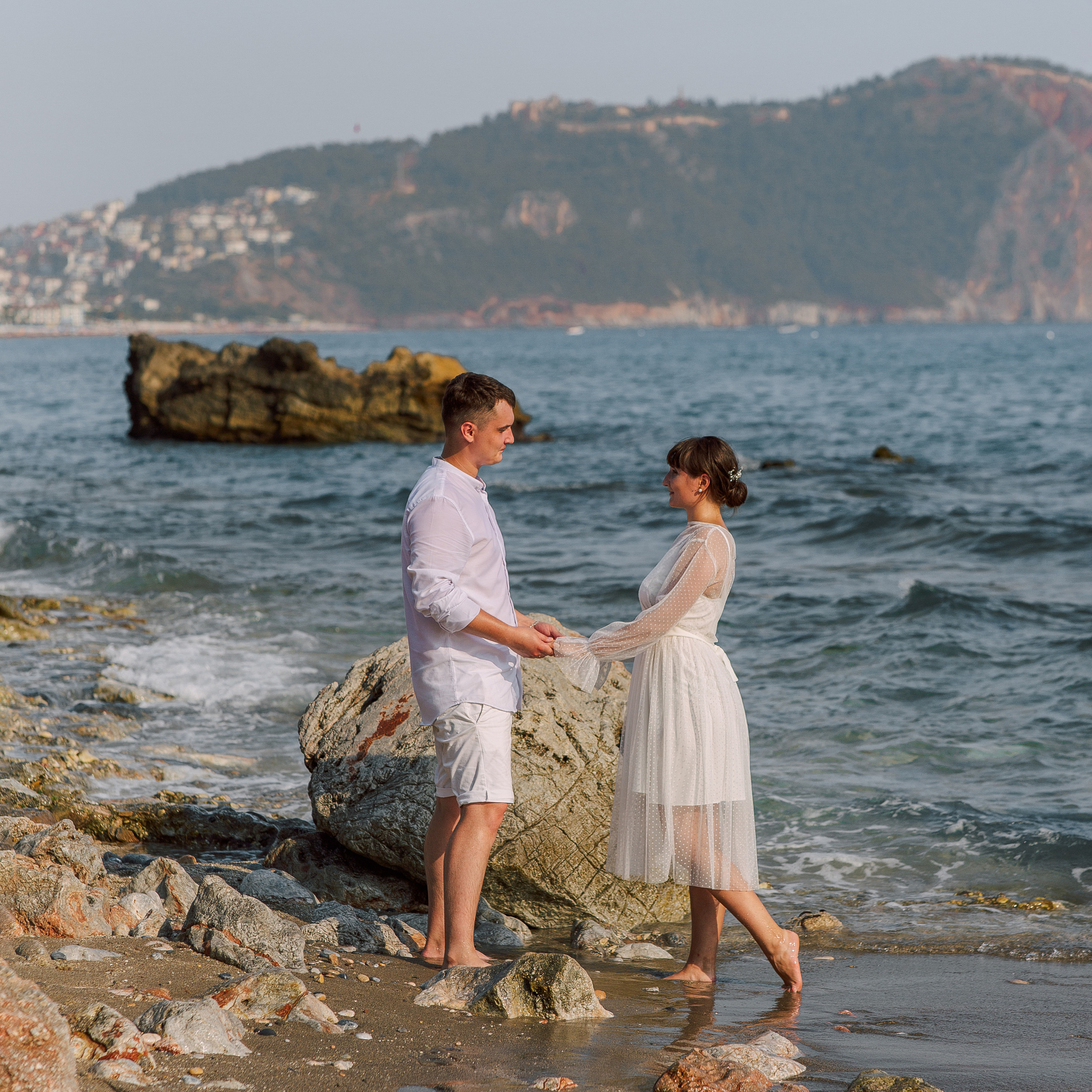 Wedding photo shoot in Alanya: Castle, port and beach. Alsu Develi, Photographer in Turkey, Alanya, Side, Belek, Antalya, Kemer, Turkiye. Photoshooting in Alanya. Photosession in Belek, Side