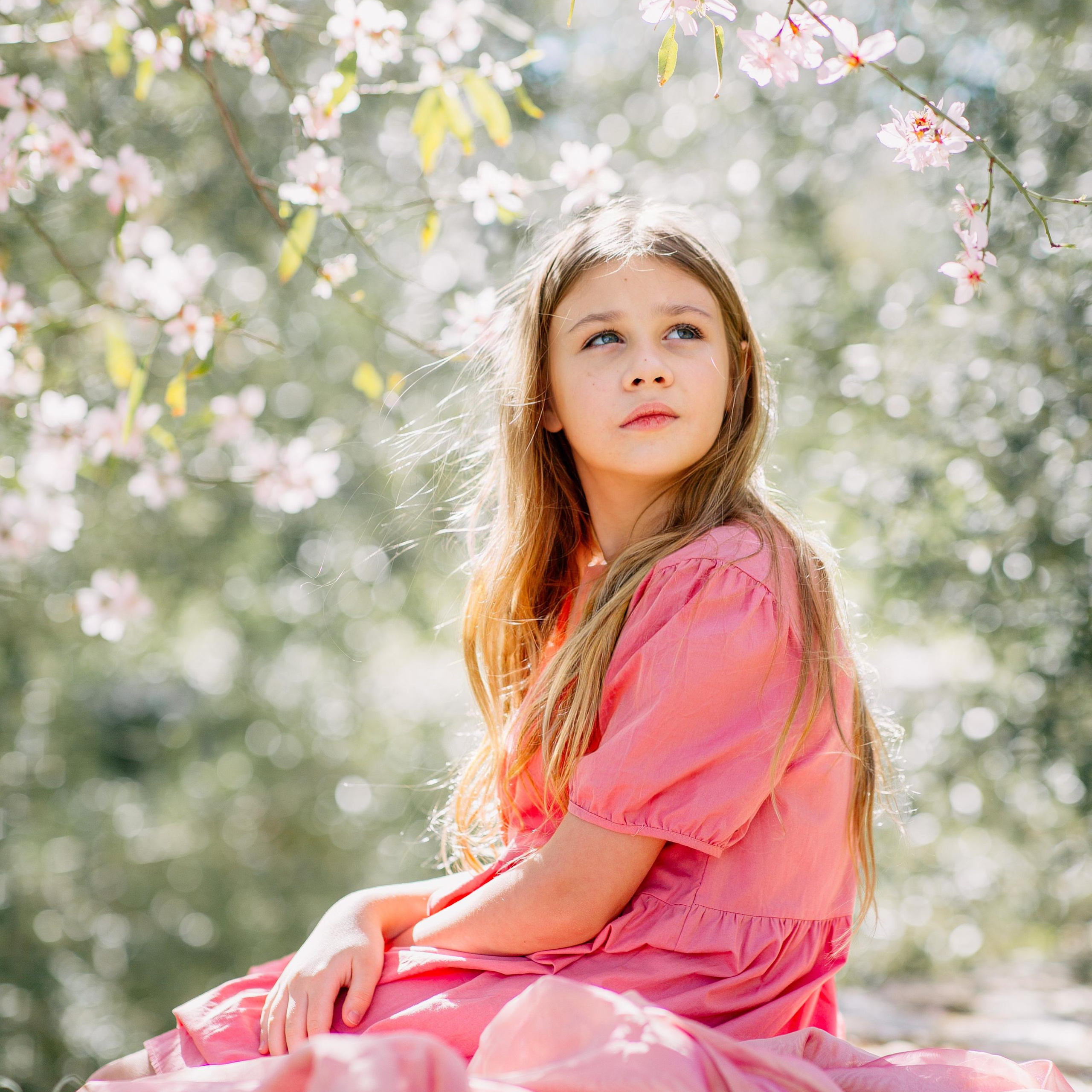 Фотосессия цветущем миндале. Алсу Девели. Фотограф в Алании в Турции, Аланья, Сиде, Белек, Анталия, Кемер, Конаклы, Окурджалар. Фотосъемки в Алании. Фотосессия в Алания