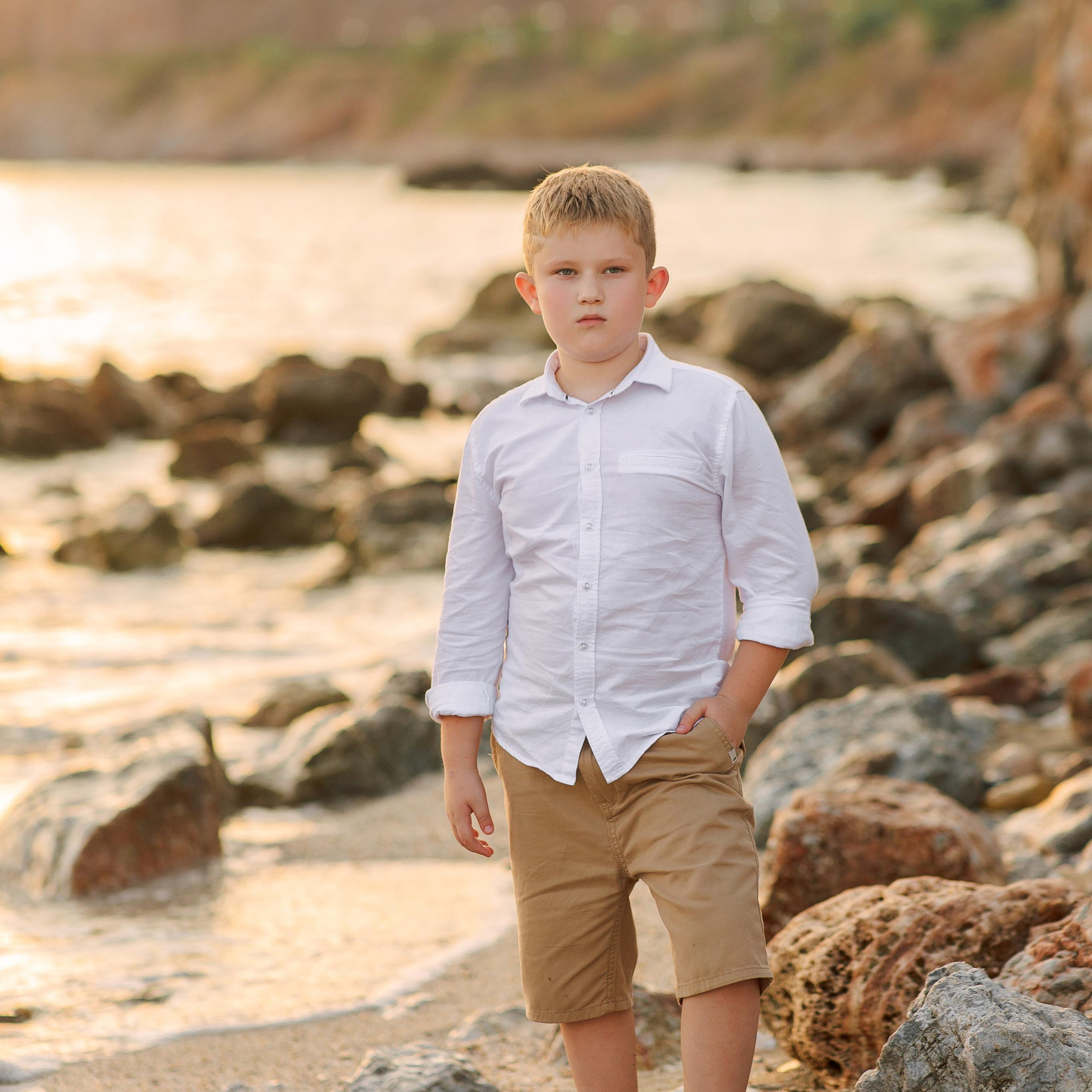 Family photo session on Cleopatra Beach at sunset. Alsu Develi, Photographer in Turkey, Alanya, Side, Belek, Antalya, Kemer, Turkiye. Photoshooting in Alanya. Photosession in Belek, Side