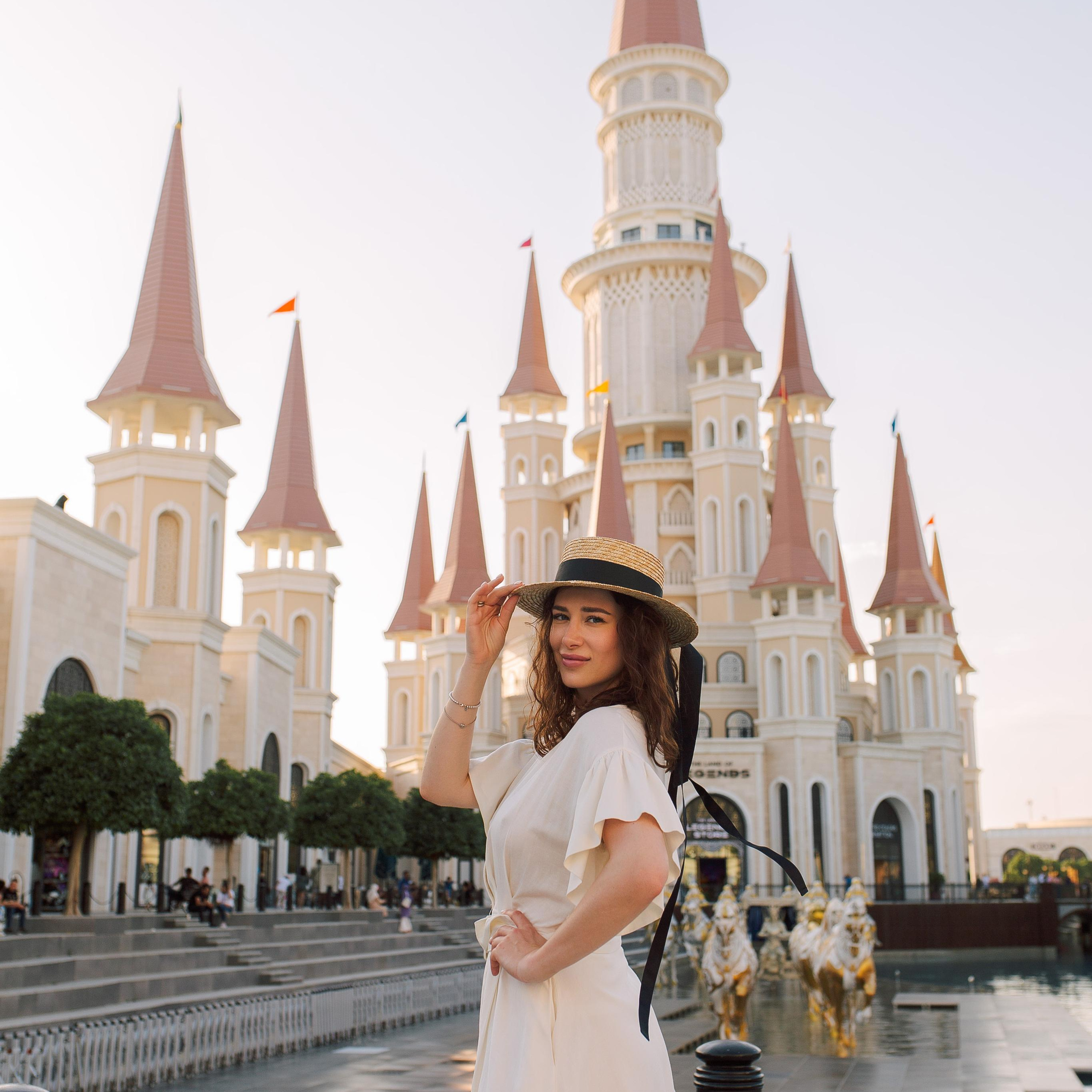 Family photo session in the Land of Legends park. Alsu Develi, Photographer in Turkey, Alanya, Side, Belek, Antalya, Kemer, Turkiye. Photoshooting in Alanya. Photosession in Belek, Side