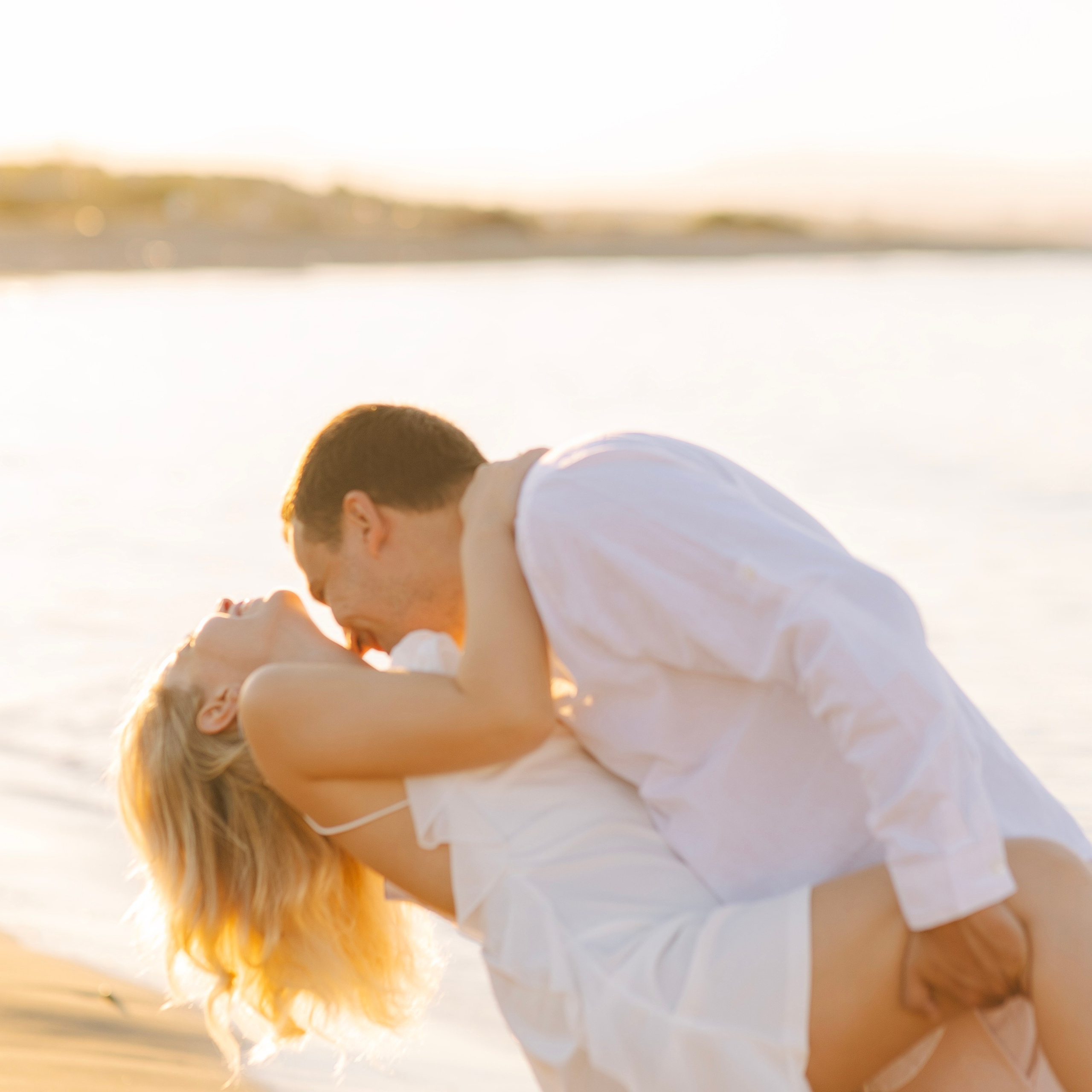 Закат. Love Story на пляже в Сиде на рассвете. Алсу Девели. Фотограф в Алании в Турции, Аланья, Сиде, Белек, Анталия, Кемер, Конаклы, Окурджалар. Фотосъемки в Алании. Фотосессия в Алания