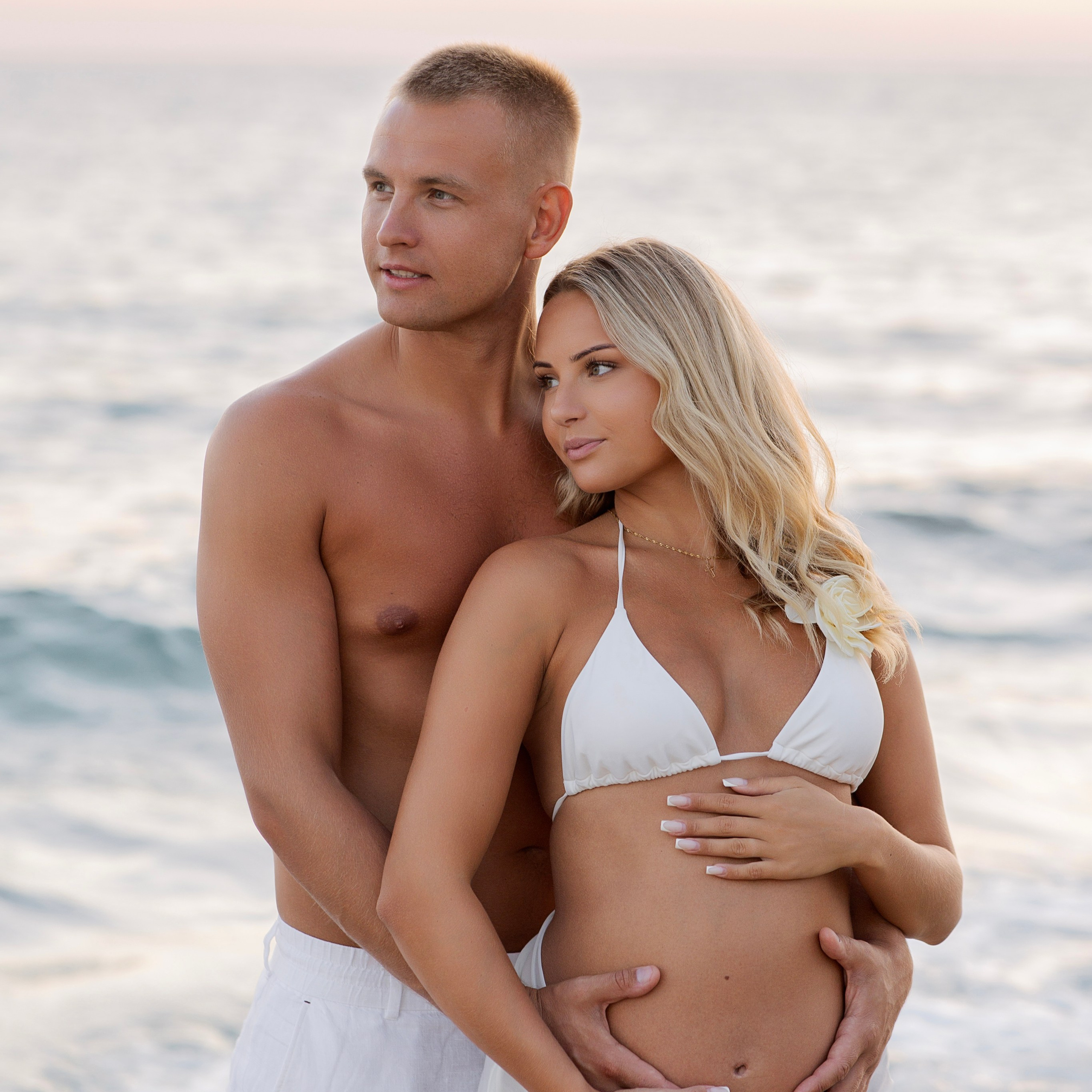 Sunset. Maternity photoshoot on the beach of Alanya. Alsu Develi, Photographer in Turkey, Alanya, Side, Belek, Antalya, Kemer, Turkiye. Photoshooting in Alanya. Photosession in Belek, Side