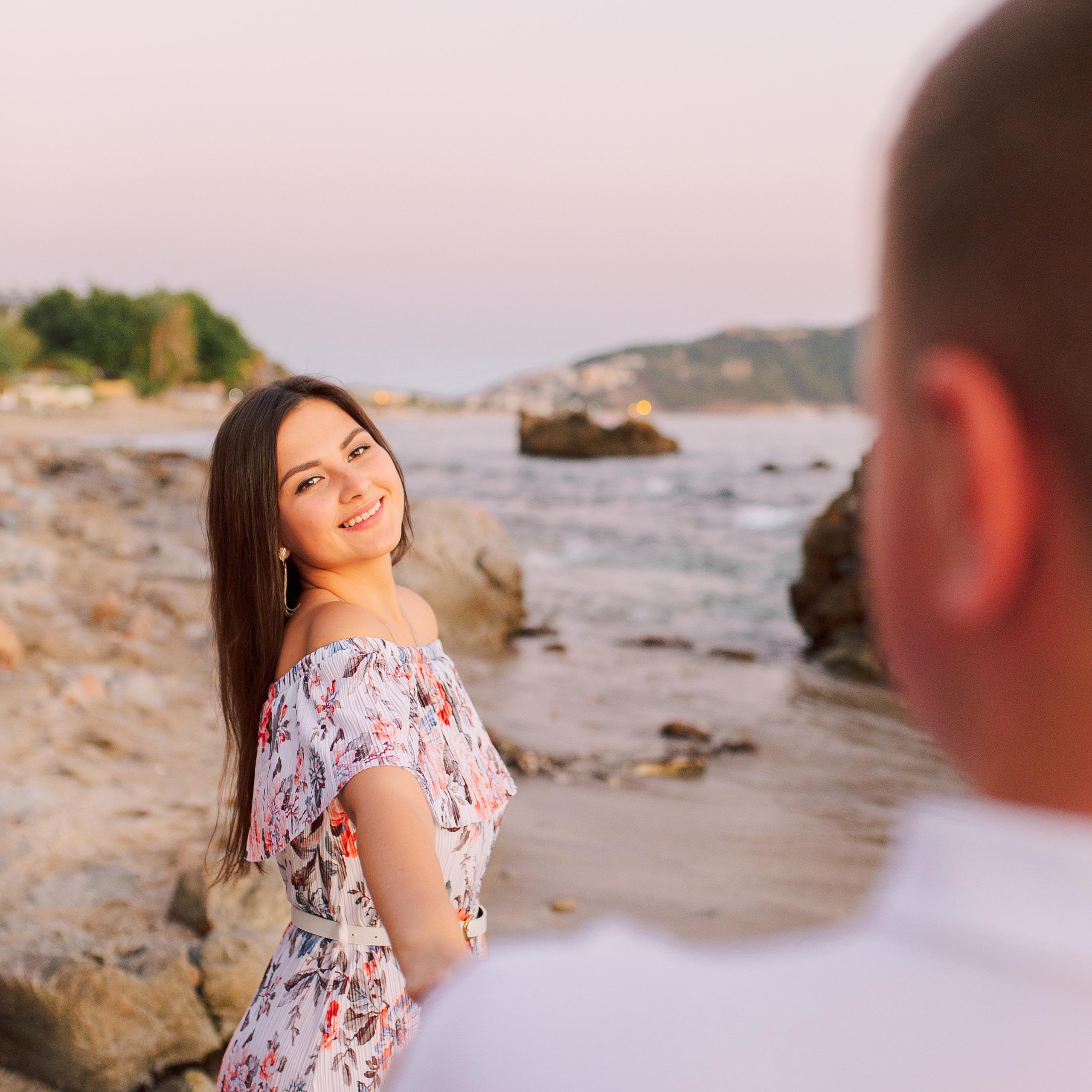 Photo session of newlyweds in Alanya at sunset on Cleopatra beach. Alsu Develi, Photographer in Turkey, Alanya, Side, Belek, Antalya, Kemer, Turkiye. Photoshooting in Alanya. Photosession in Belek, Side