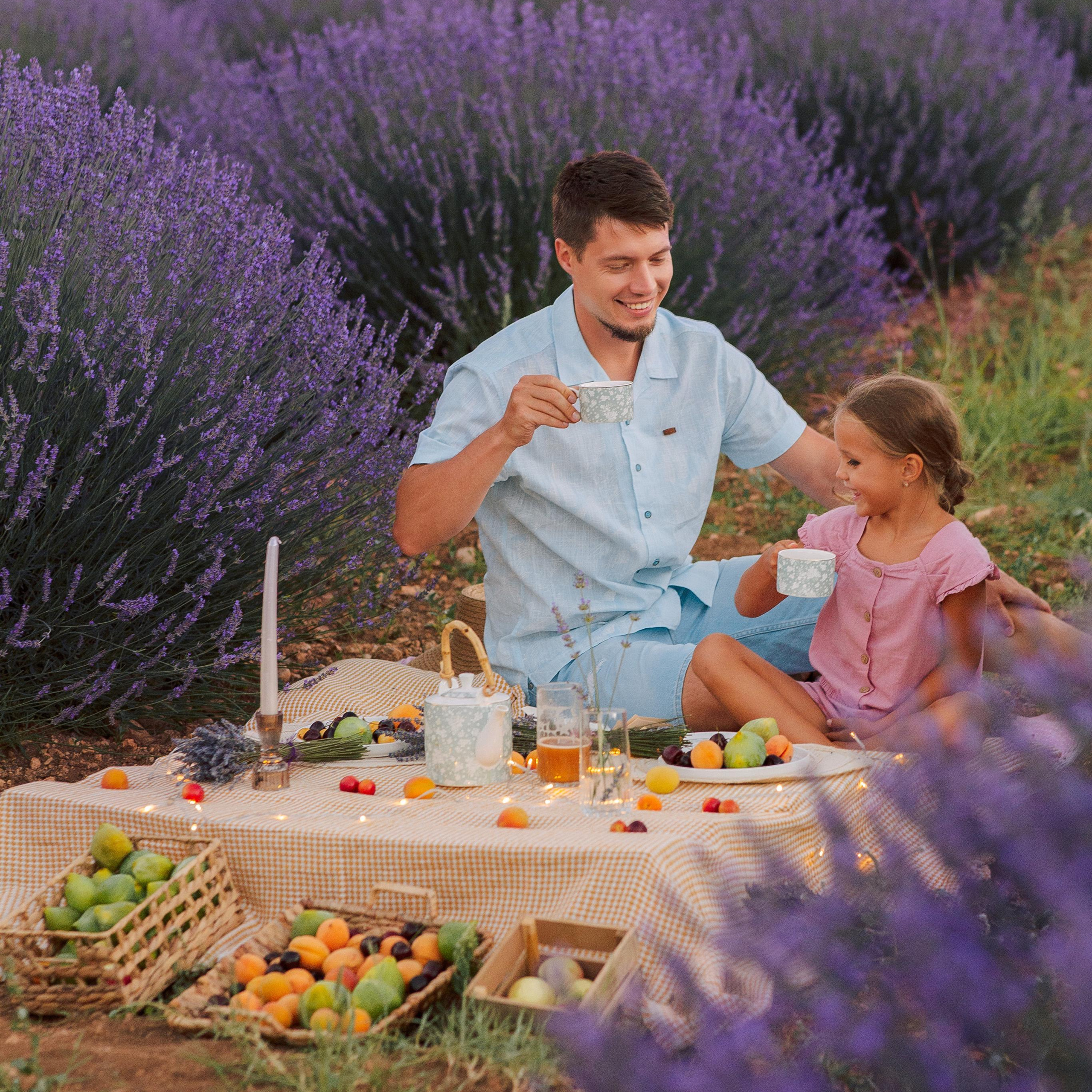 Семейная фотосессия на лавандовых полях. Алсу Девели. Фотограф в Алании в Турции, Аланья, Сиде, Белек, Анталия, Кемер, Конаклы, Окурджалар. Фотосъемки в Алании. Фотосессия в Алания