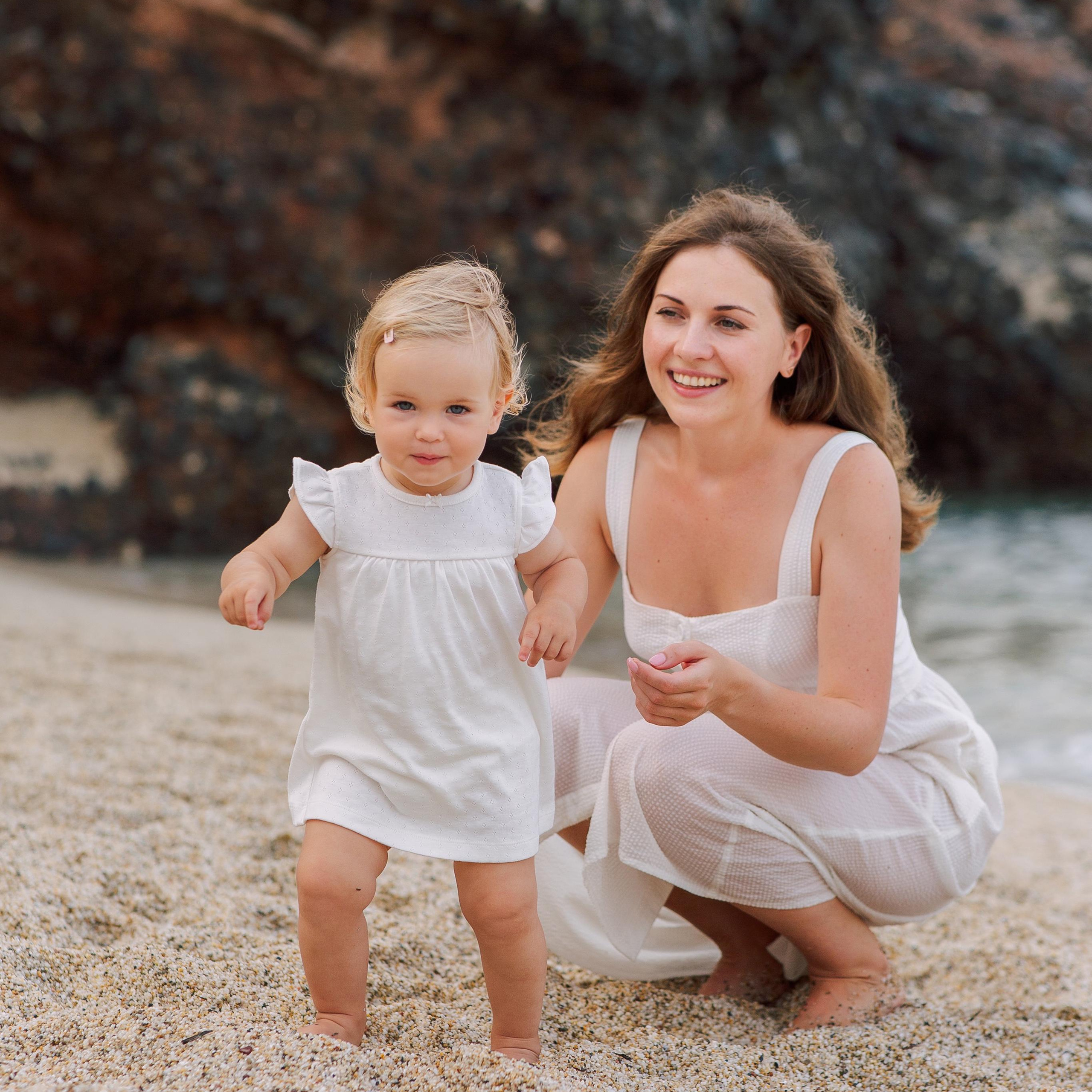 Morning family photo shoot on Cleopatra Beach. Alsu Develi, Photographer in Turkey, Alanya, Side, Belek, Antalya, Kemer, Turkiye. Photoshooting in Alanya. Photosession in Belek, Side