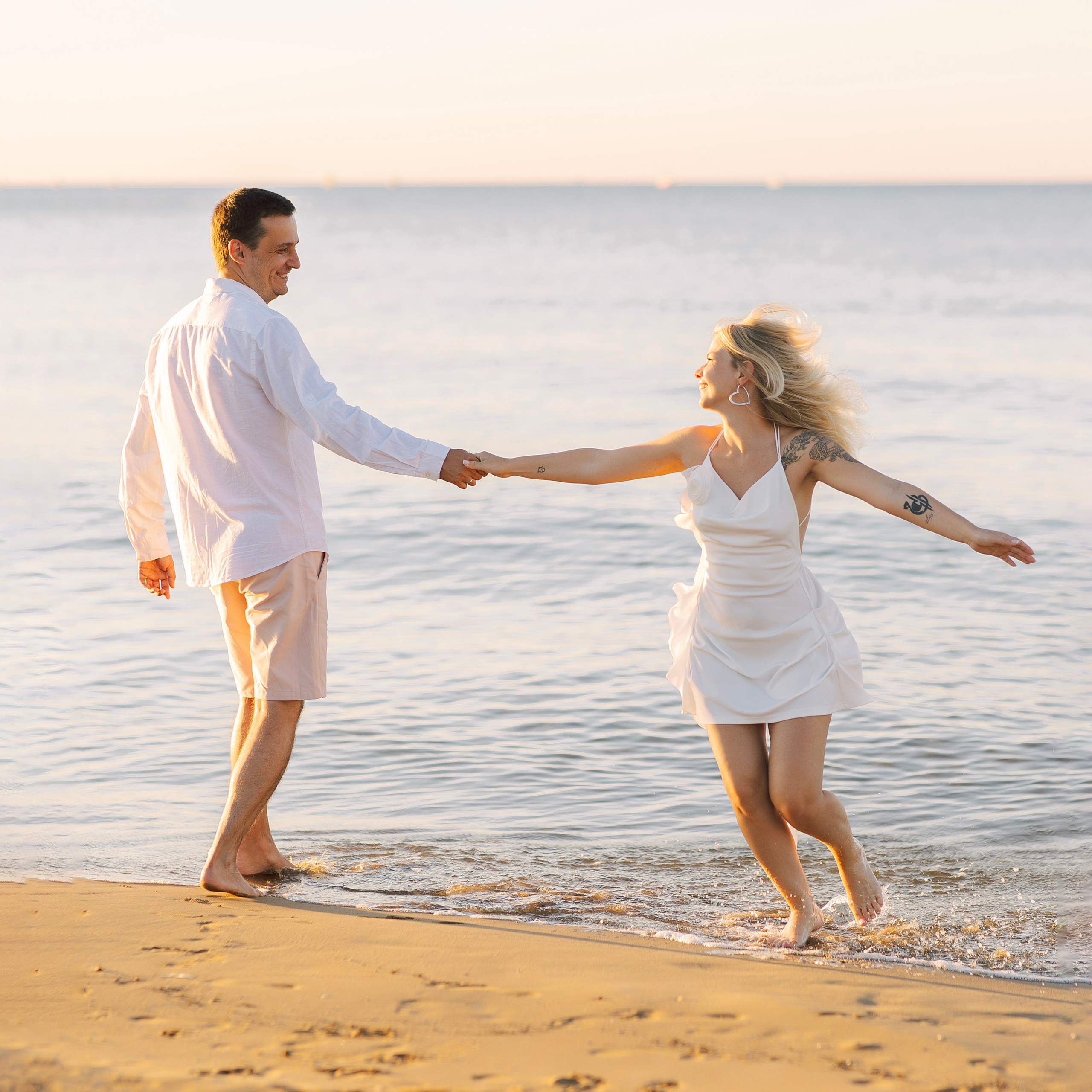 Закат. Love Story на пляже в Сиде на рассвете. Алсу Девели. Фотограф в Алании в Турции, Аланья, Сиде, Белек, Анталия, Кемер, Конаклы, Окурджалар. Фотосъемки в Алании. Фотосессия в Алания