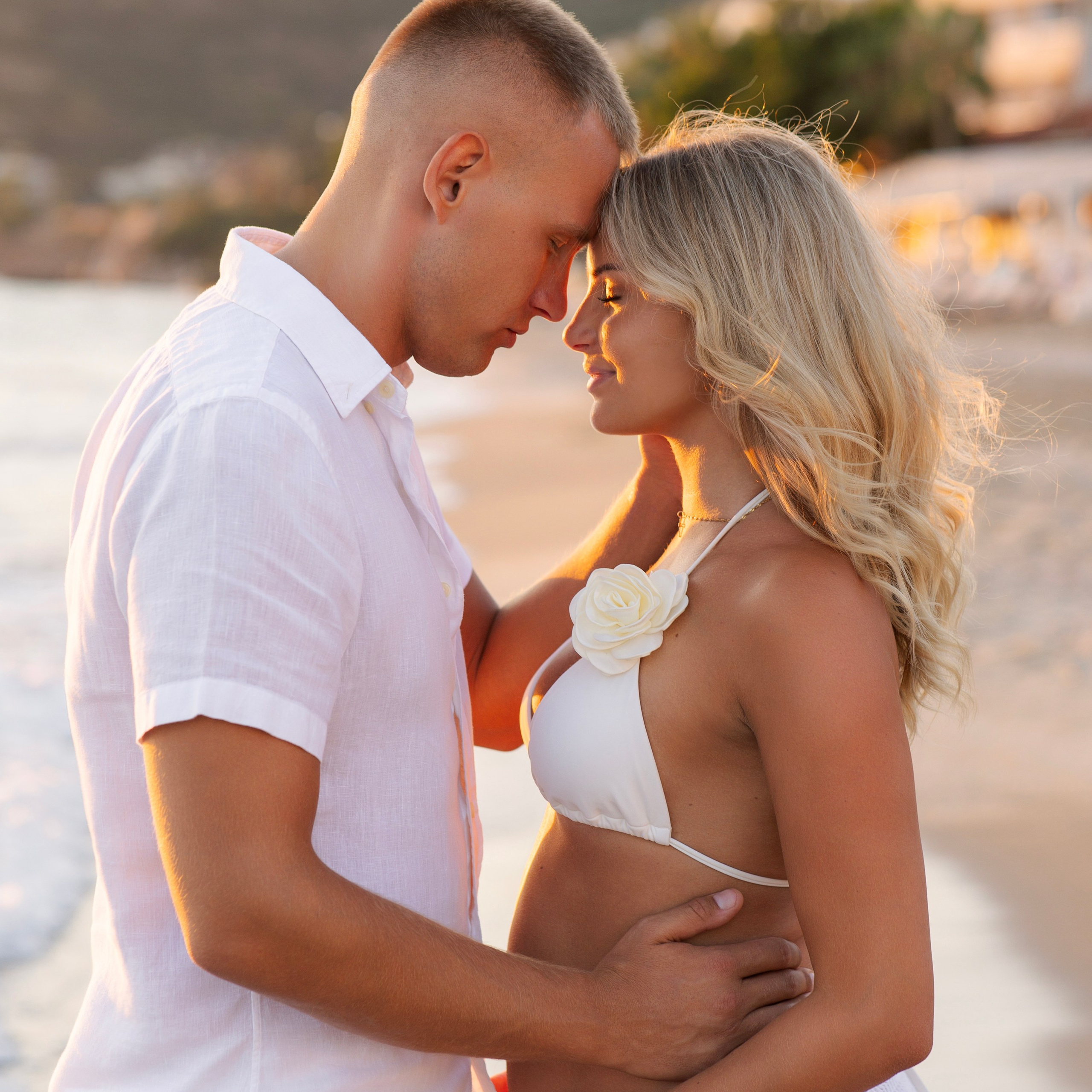 Sunset. Maternity photoshoot on the beach of Alanya. Alsu Develi, Photographer in Turkey, Alanya, Side, Belek, Antalya, Kemer, Turkiye. Photoshooting in Alanya. Photosession in Belek, Side