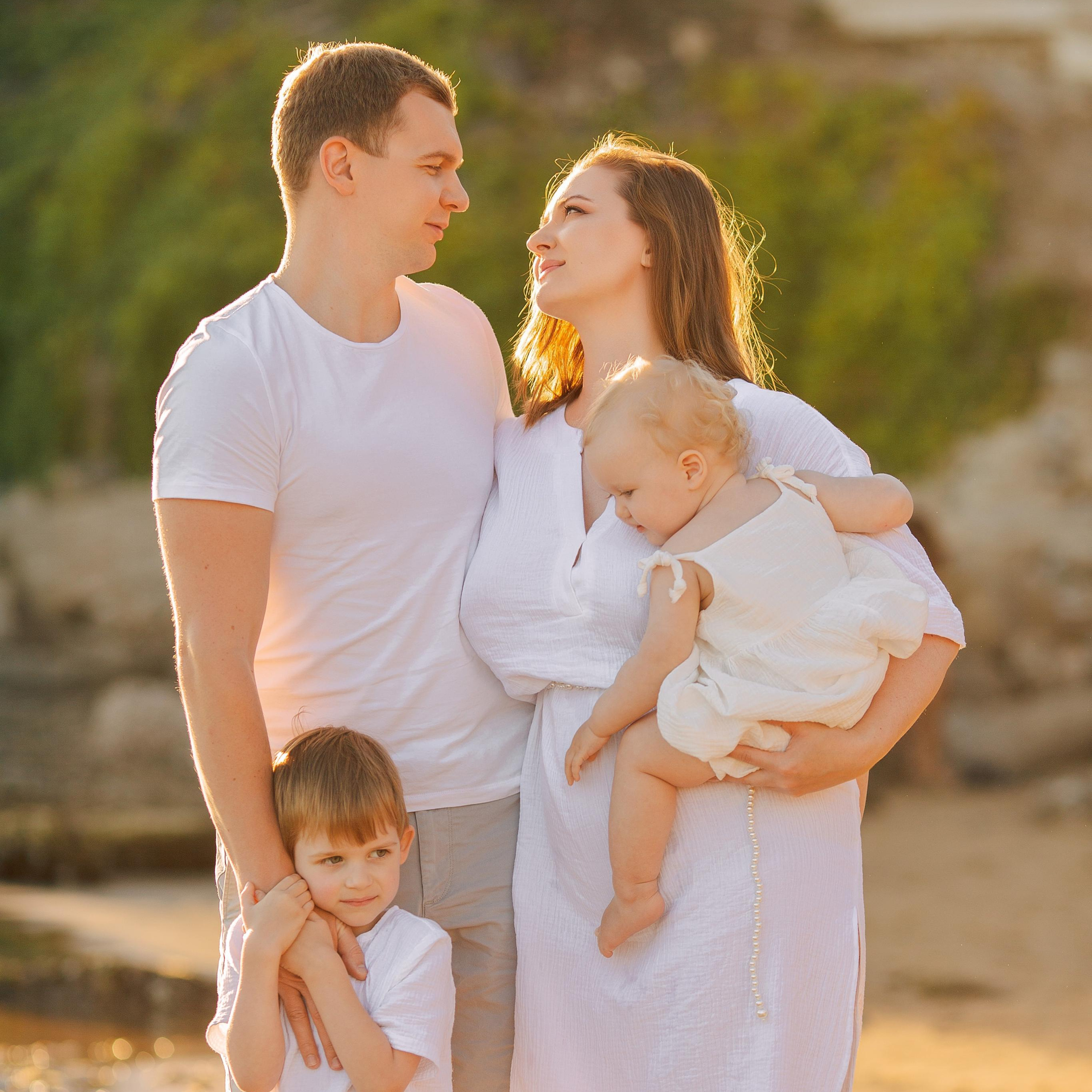 Семейная фотосессия на пляже в Сиде на закате. Алсу Девели. Фотограф в Алании в Турции, Аланья, Сиде, Белек, Анталия, Кемер, Конаклы, Окурджалар. Фотосъемки в Алании. Фотосессия в Алания