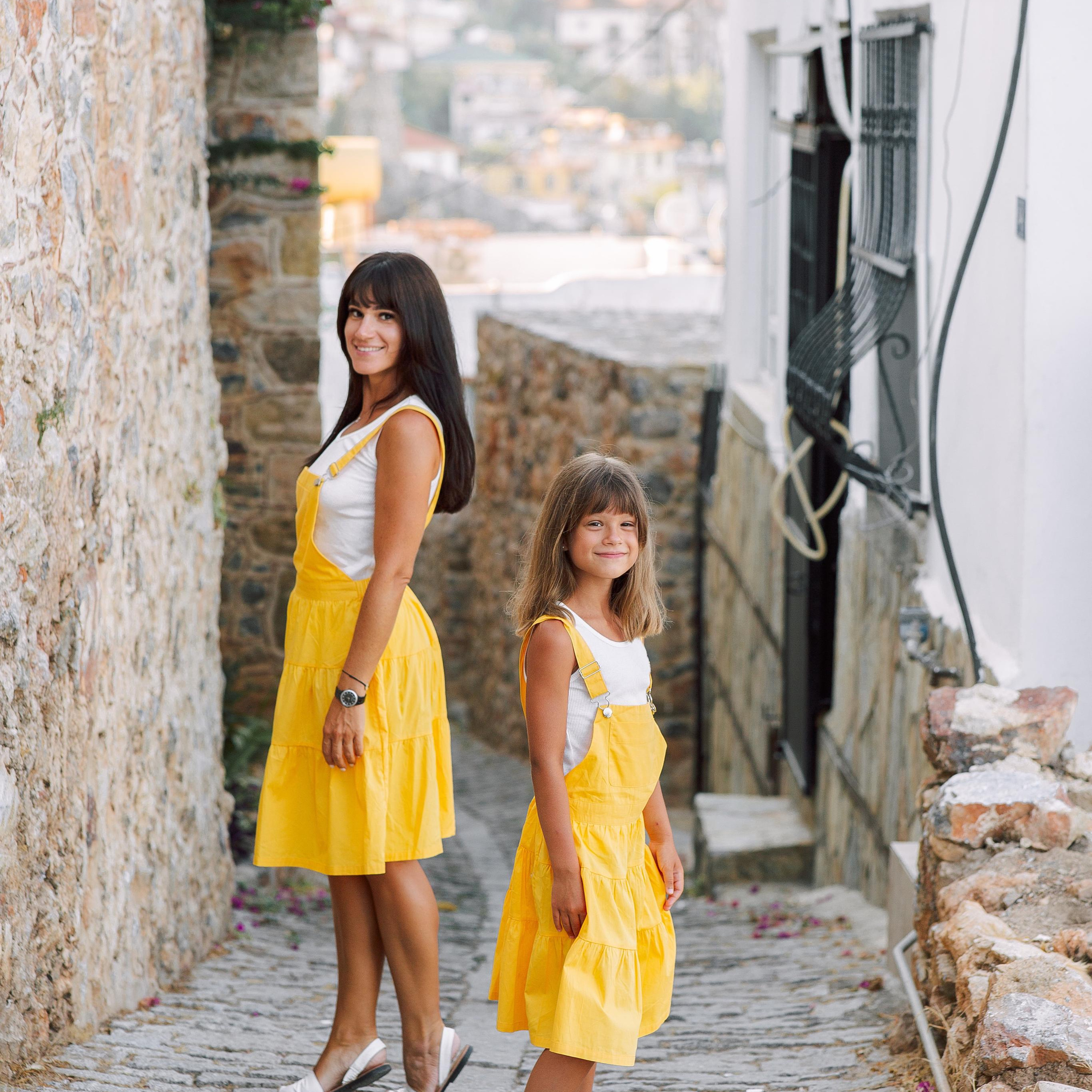Photo session at the Alanya fortress for mother and daughter. Alsu Develi, Photographer in Turkey, Alanya, Side, Belek, Antalya, Kemer, Turkiye. Photoshooting in Alanya. Photosession in Belek, Side