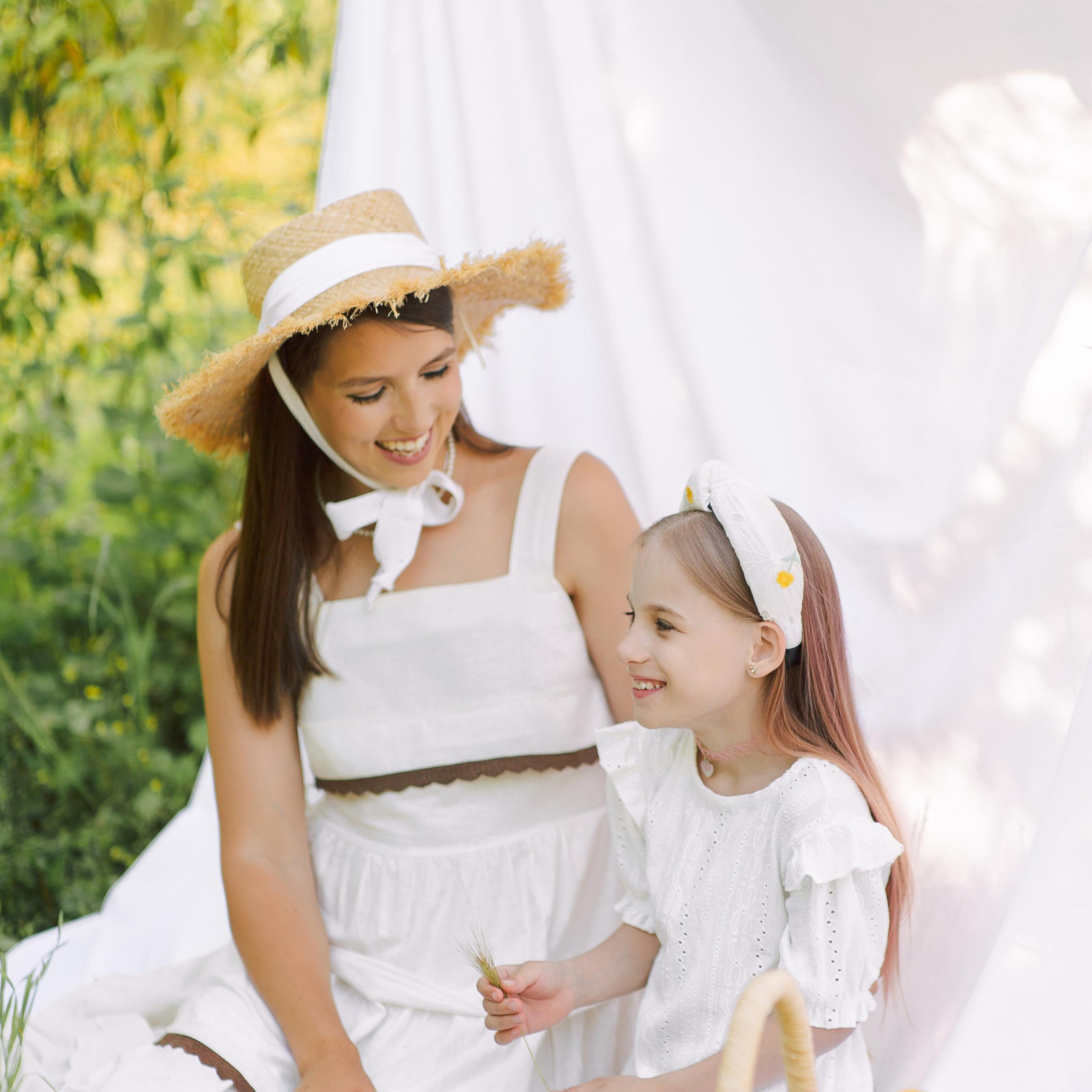 Концептуальная фотосессия с белым бельем в саду. Алсу Девели. Фотограф в Алании в Турции, Аланья, Сиде, Белек, Анталия, Кемер, Конаклы, Окурджалар. Фотосъемки в Алании. Фотосессия в Алания