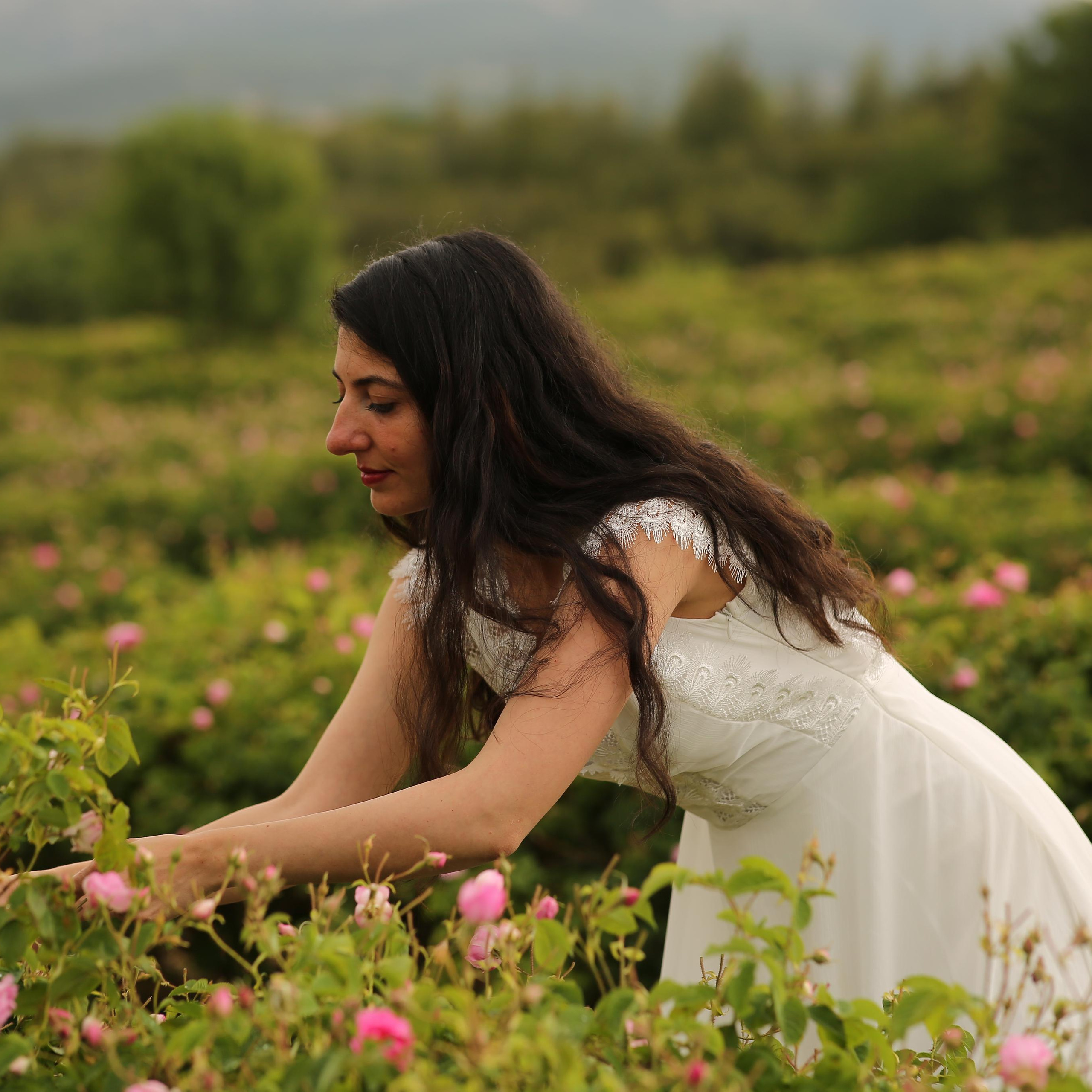 Фотосессия в розарии. Алсу Девели. Фотограф в Алании в Турции, Аланья, Сиде, Белек, Анталия, Кемер, Конаклы, Окурджалар. Фотосъемки в Алании. Фотосессия в Алания