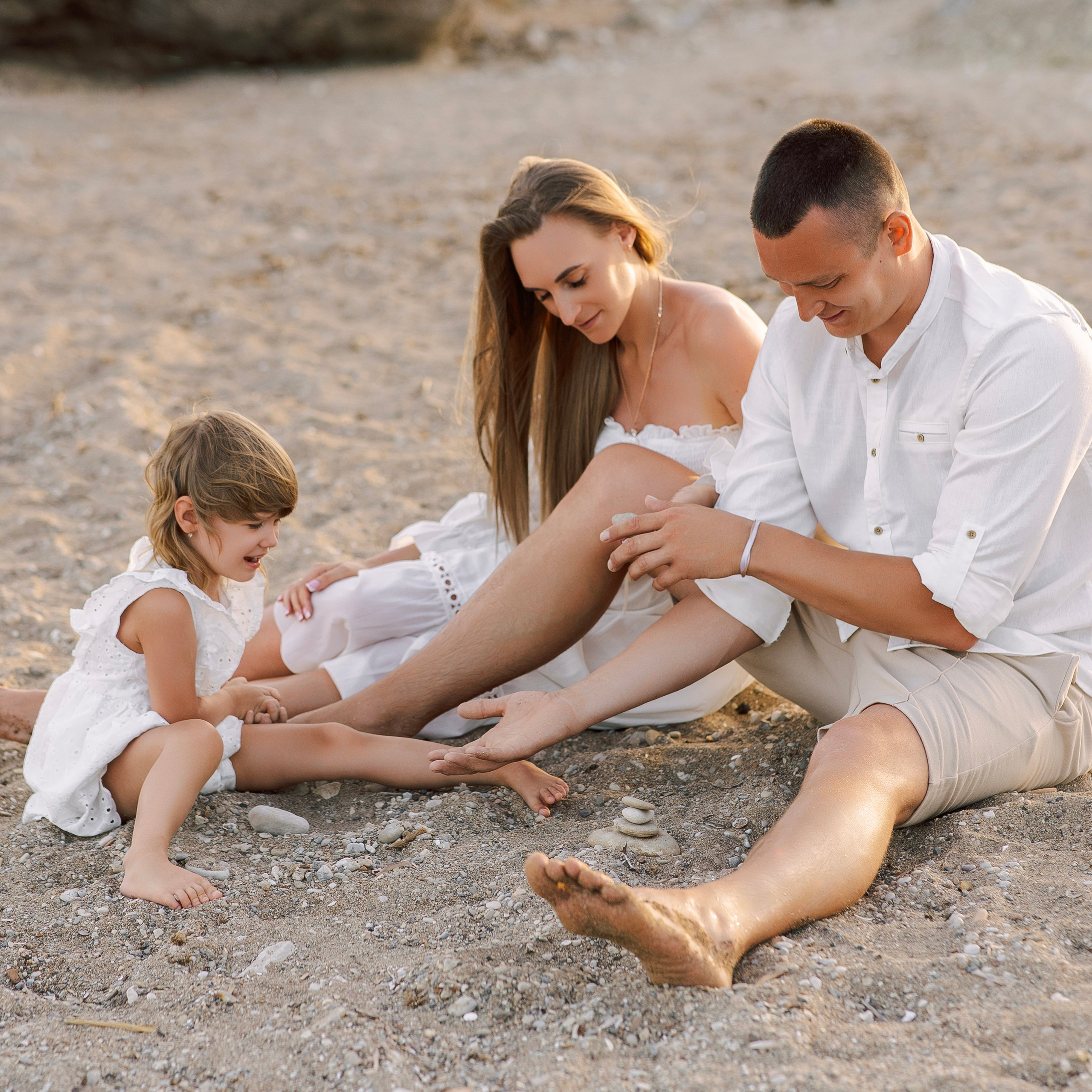 Beach. Sunset. Family photo session on the beach in Side at sunset. Alsu Develi, Photographer in Turkey, Alanya, Side, Belek, Antalya, Kemer, Turkiye. Photoshooting in Alanya. Photosession in Belek, Side