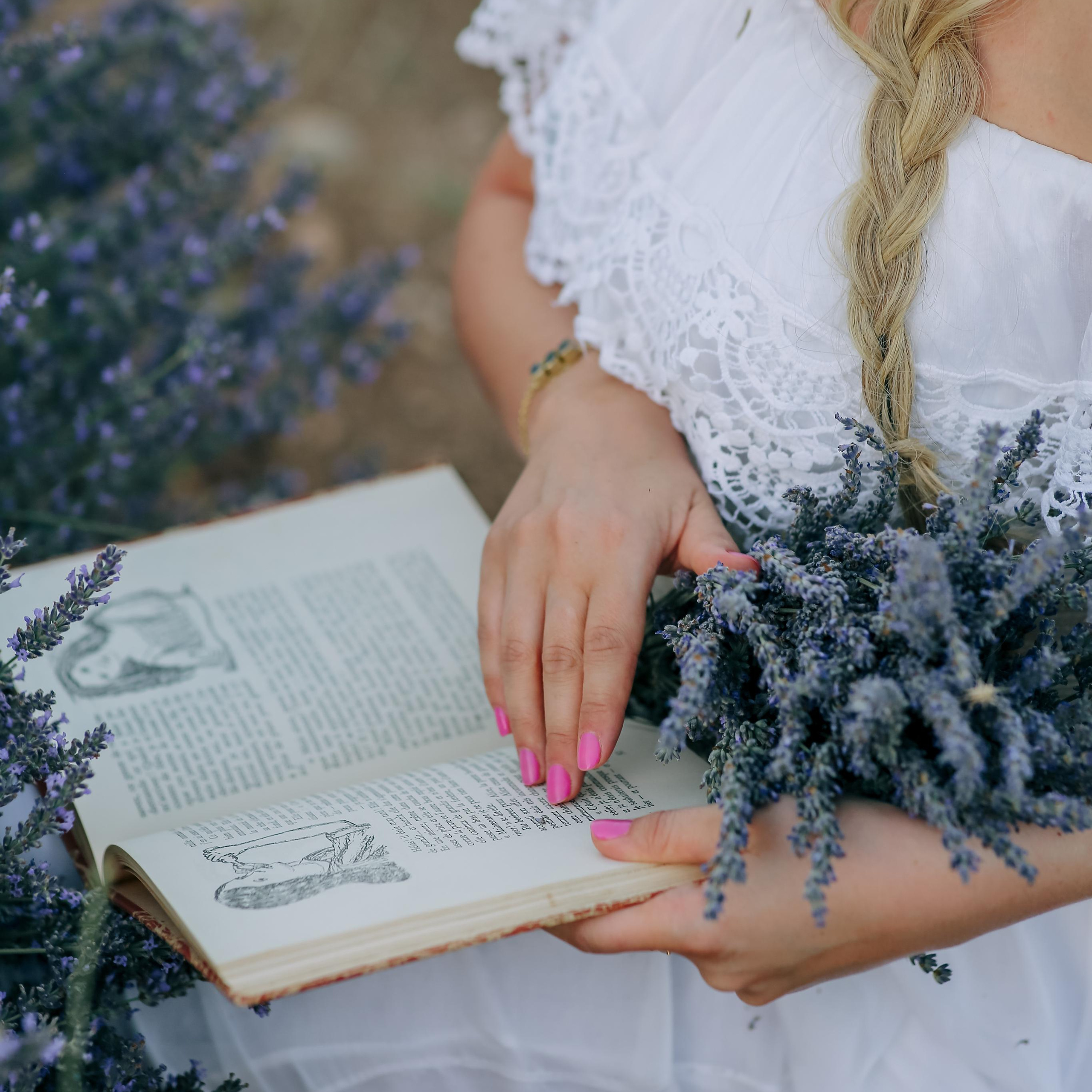 Фотосессия на лавандовом поле. Алсу Девели. Фотограф в Алании в Турции, Аланья, Сиде, Белек, Анталия, Кемер, Конаклы, Окурджалар. Фотосъемки в Алании. Фотосессия в Алания