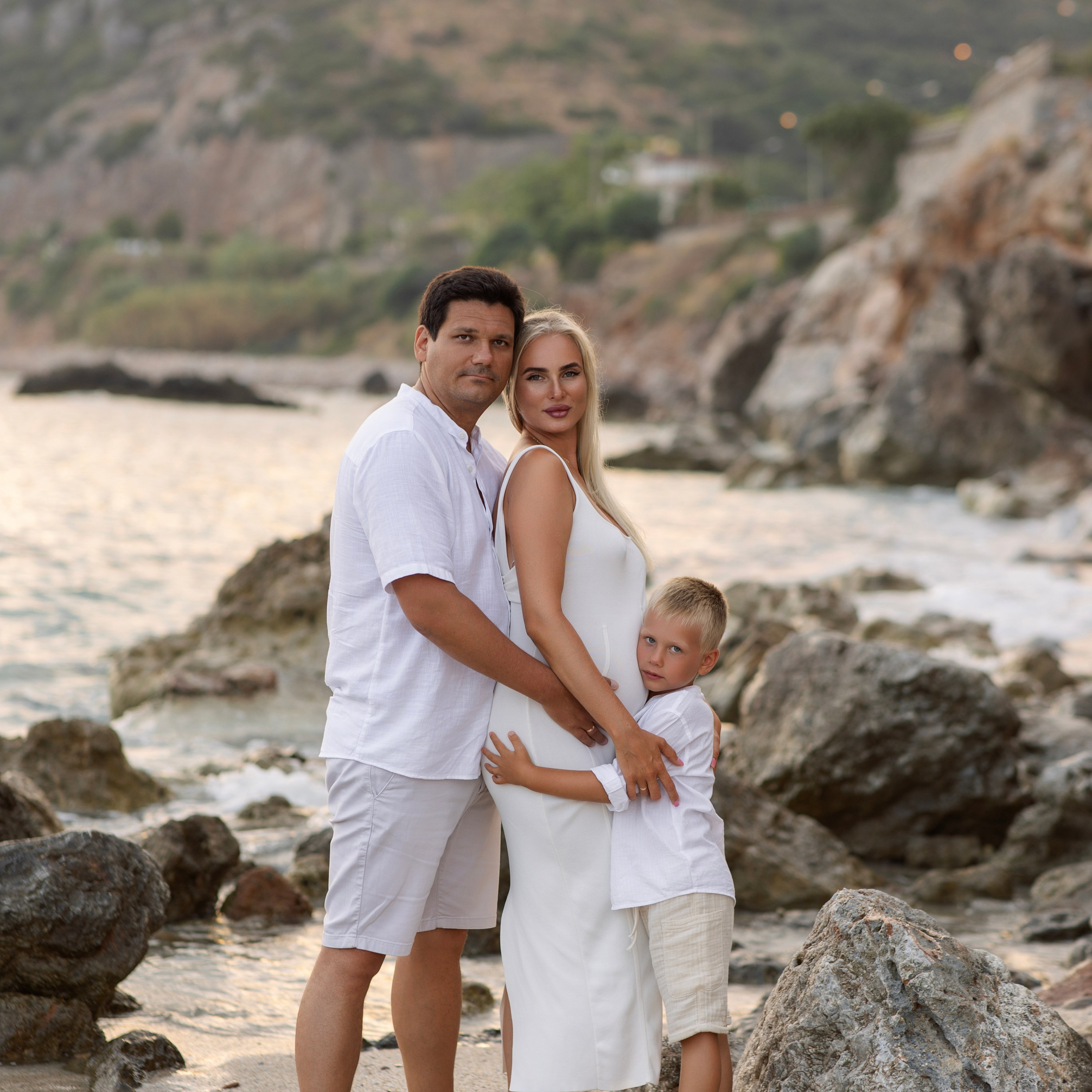Family photo session on Cleopatra Beach at sunset…. Alsu Develi, Photographer in Turkey, Alanya, Side, Belek, Antalya, Kemer, Turkiye. Photoshooting in Alanya. Photosession in Belek, Side