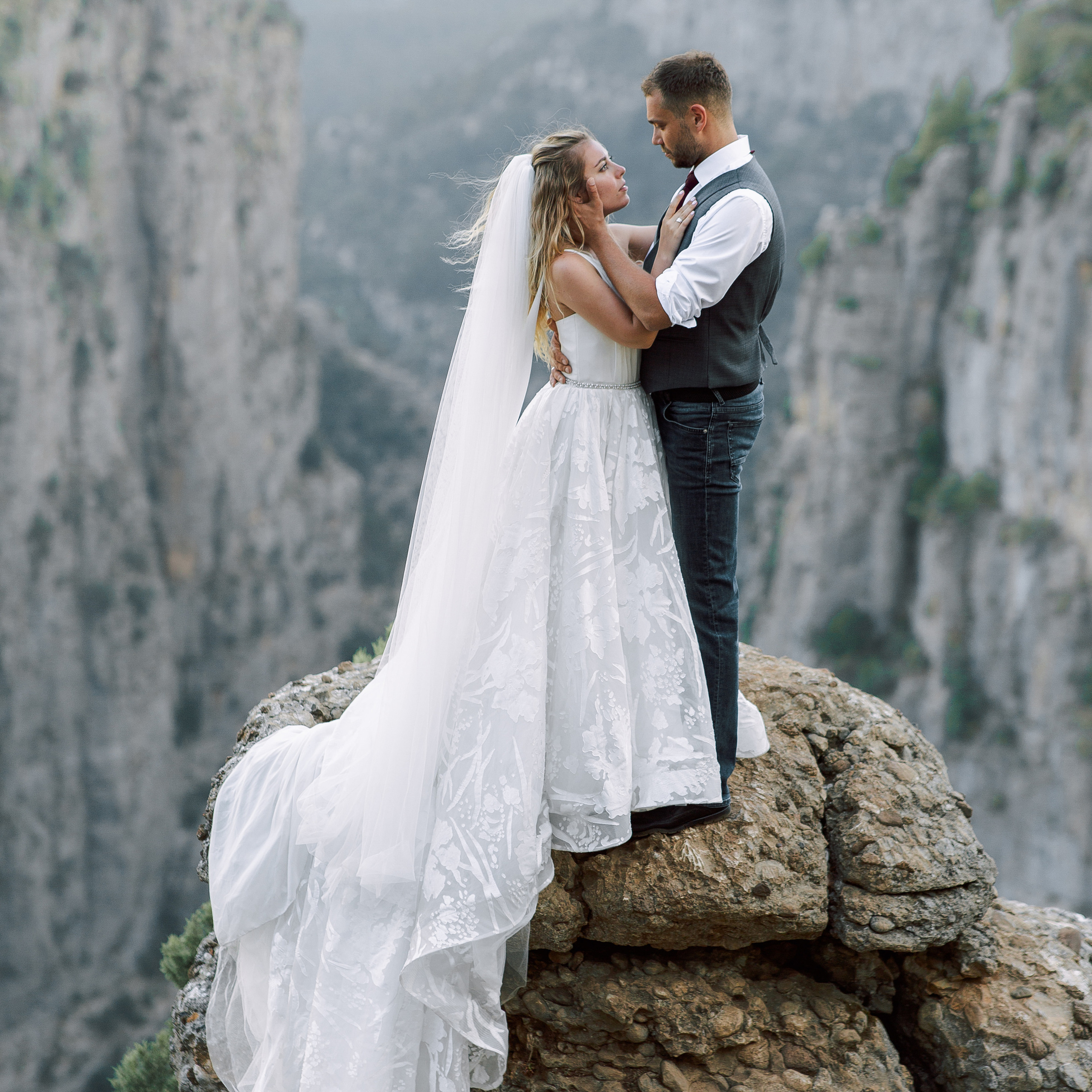 Свадебная фотосессия у каньона Тазы. Алсу Девели. Фотограф в Алании в Турции, Аланья, Сиде, Белек, Анталия, Кемер, Конаклы, Окурджалар. Фотосъемки в Алании. Фотосессия в Алания