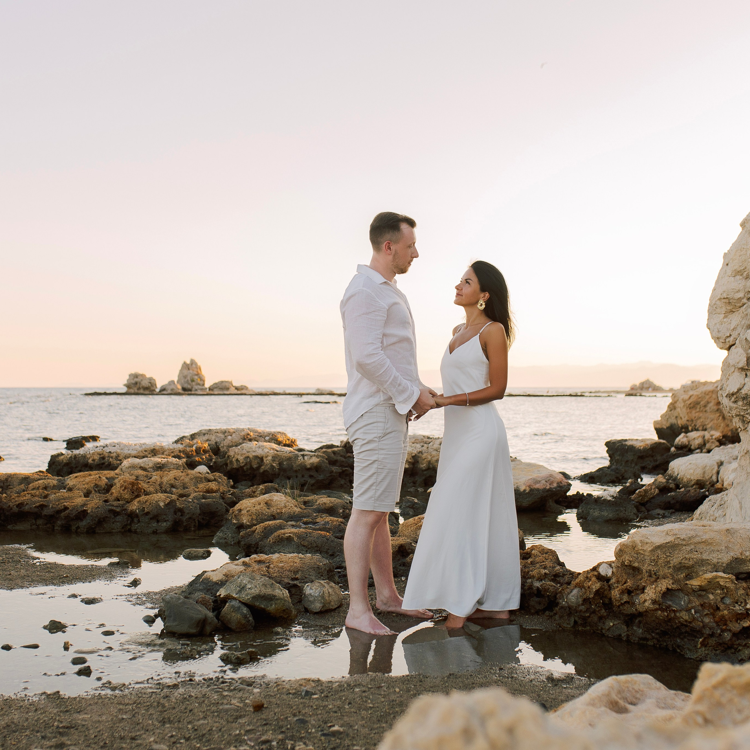 Sunset. Love Story on the beach in Side at sunset. Alsu Develi, Photographer in Turkey, Alanya, Side, Belek, Antalya, Kemer, Turkiye. Photoshooting in Alanya. Photosession in Belek, Side