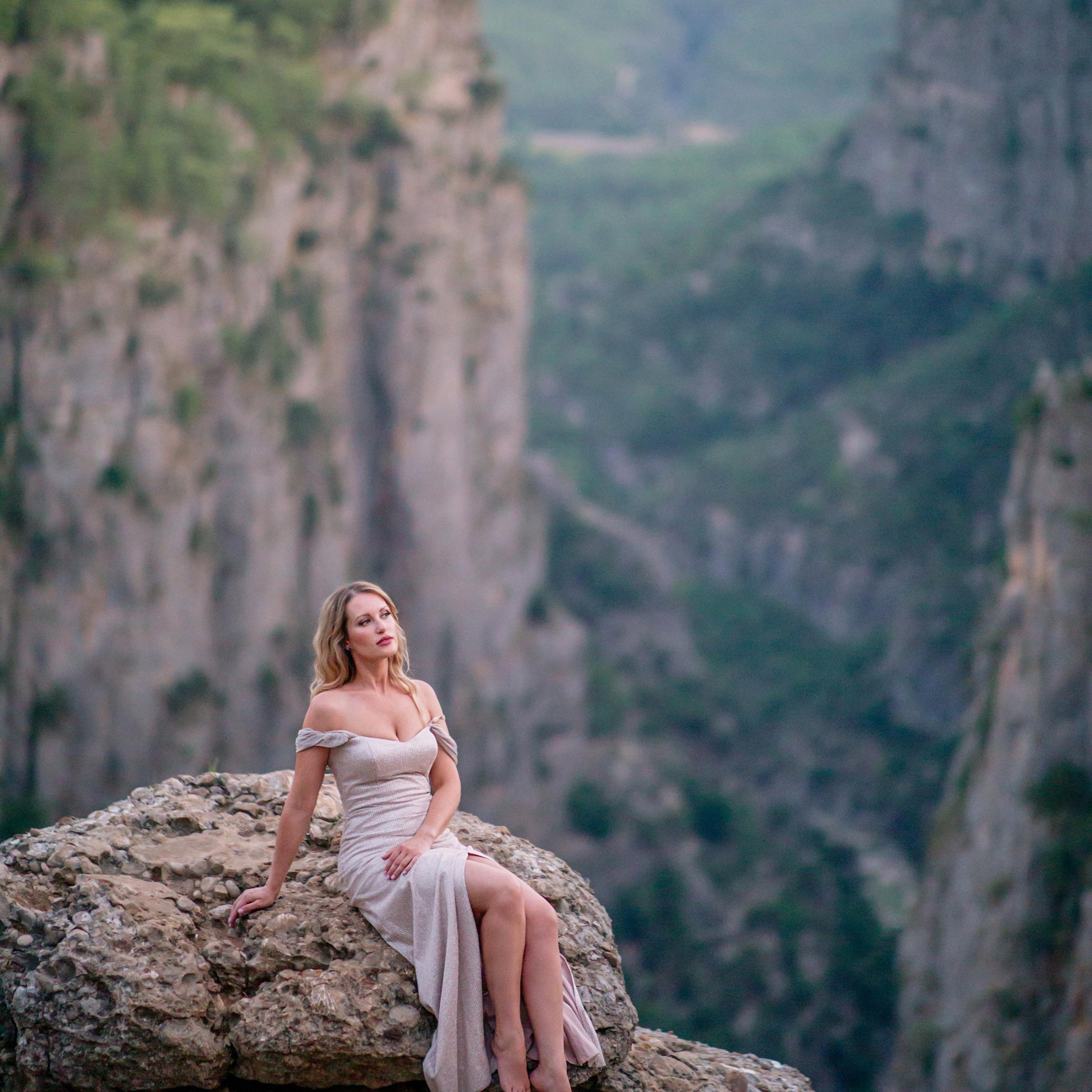 Individual photo shoot on Tazi Canyon. Alsu Develi, Photographer in Turkey, Alanya, Side, Belek, Antalya, Kemer, Turkiye. Photoshooting in Alanya. Photosession in Belek, Side