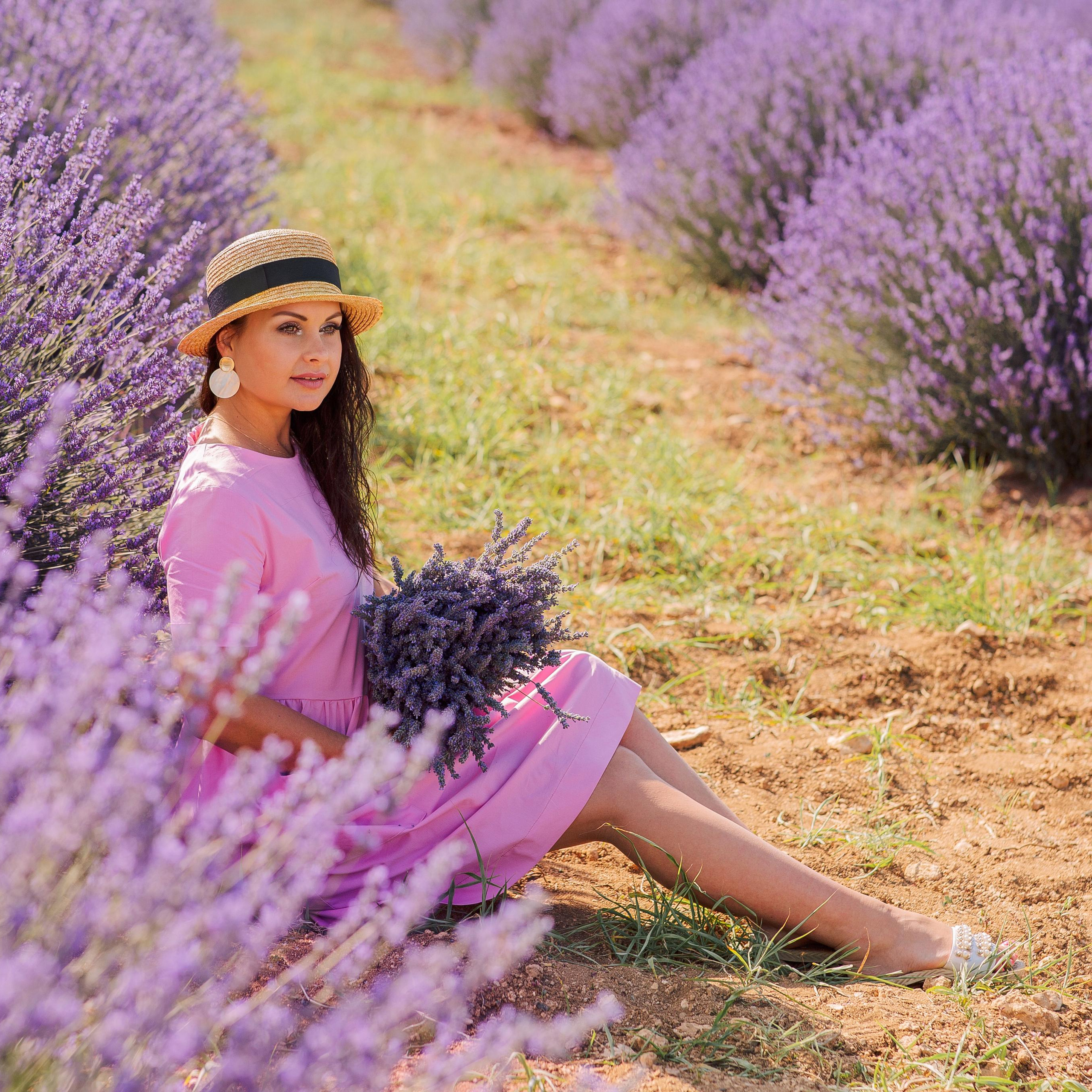 Individual photo session in a lavender field. Alsu Develi, Photographer in Turkey, Alanya, Side, Belek, Antalya, Kemer, Turkiye. Photoshooting in Alanya. Photosession in Belek, Side