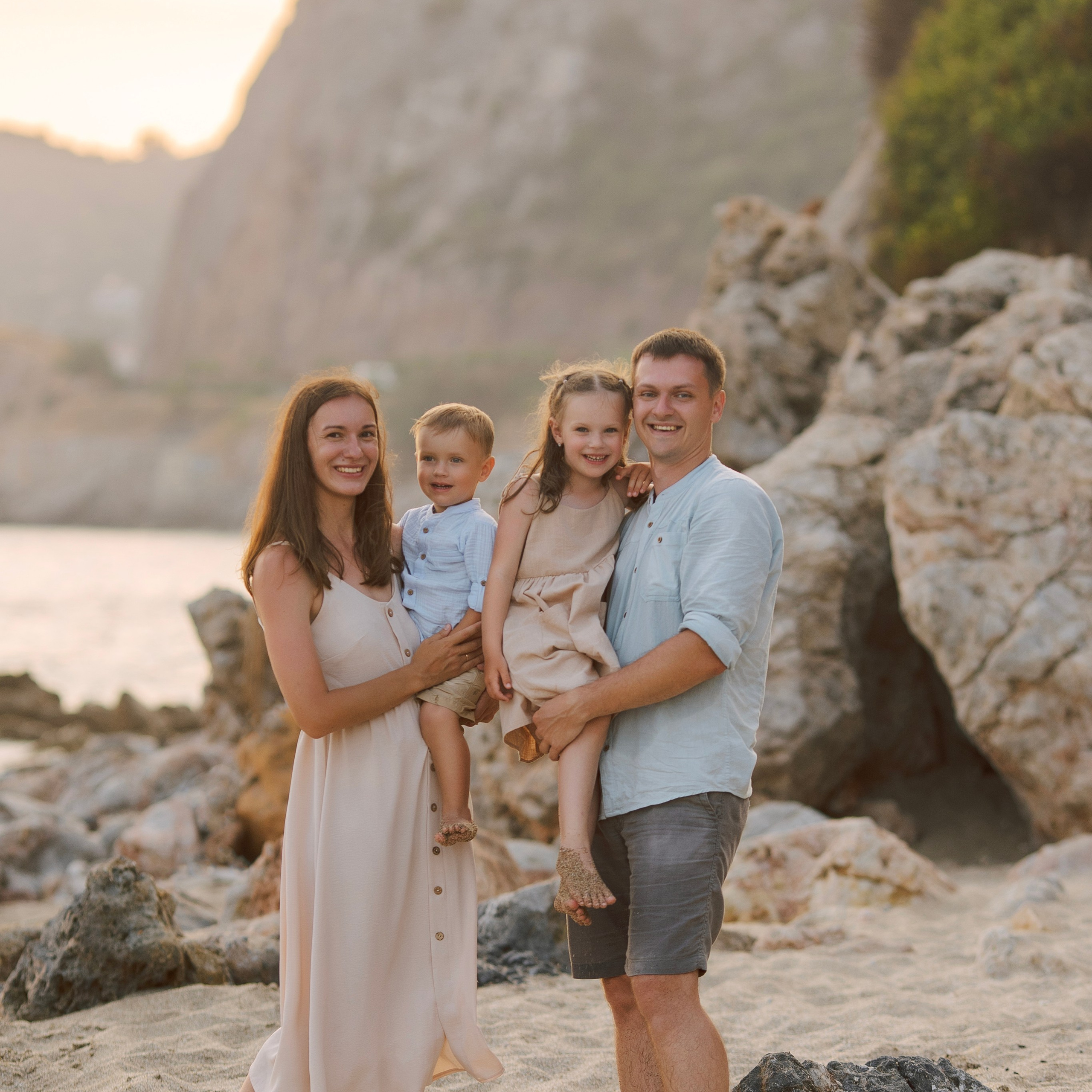 Sunset. Beach. Family photo session on Cleopatra beach at sunset in Alanya. Alanya. Alsu Develi, Photographer in Turkey, Alanya, Side, Belek, Antalya, Kemer, Turkiye. Photoshooting in Alanya. Photosession in Belek, Side