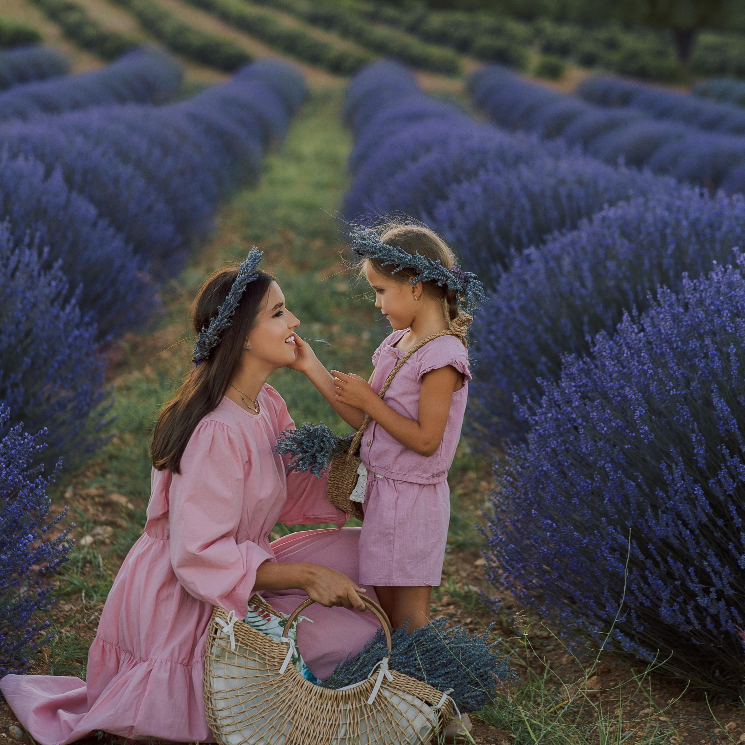 Семейная фотосессия на лавандовых полях. Алсу Девели. Фотограф в Алании в Турции, Аланья, Сиде, Белек, Анталия, Кемер, Конаклы, Окурджалар. Фотосъемки в Алании. Фотосессия в Алания