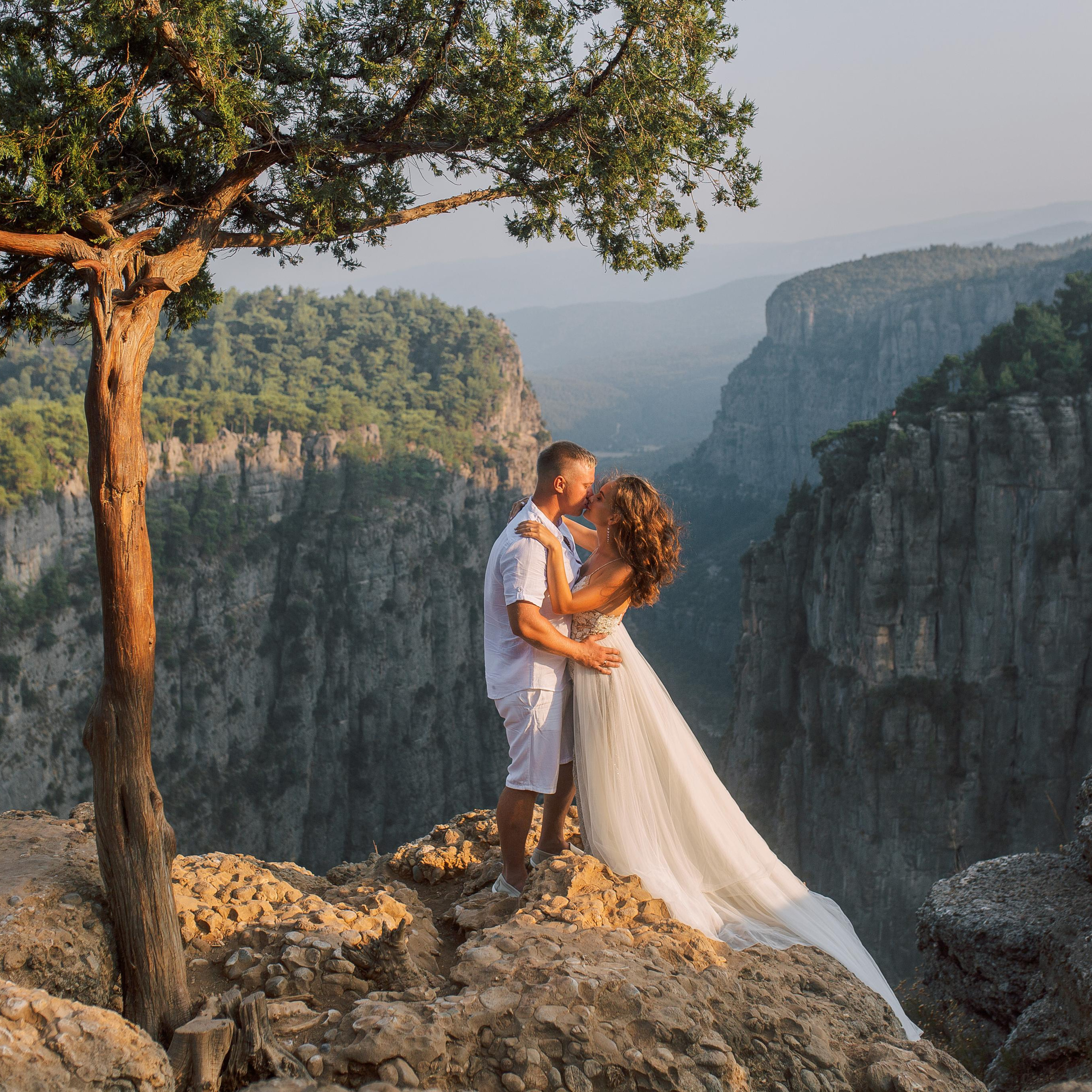 Wedding photo shoot in the canyon. Alsu Develi, Photographer in Turkey, Alanya, Side, Belek, Antalya, Kemer, Turkiye. Photoshooting in Alanya. Photosession in Belek, Side