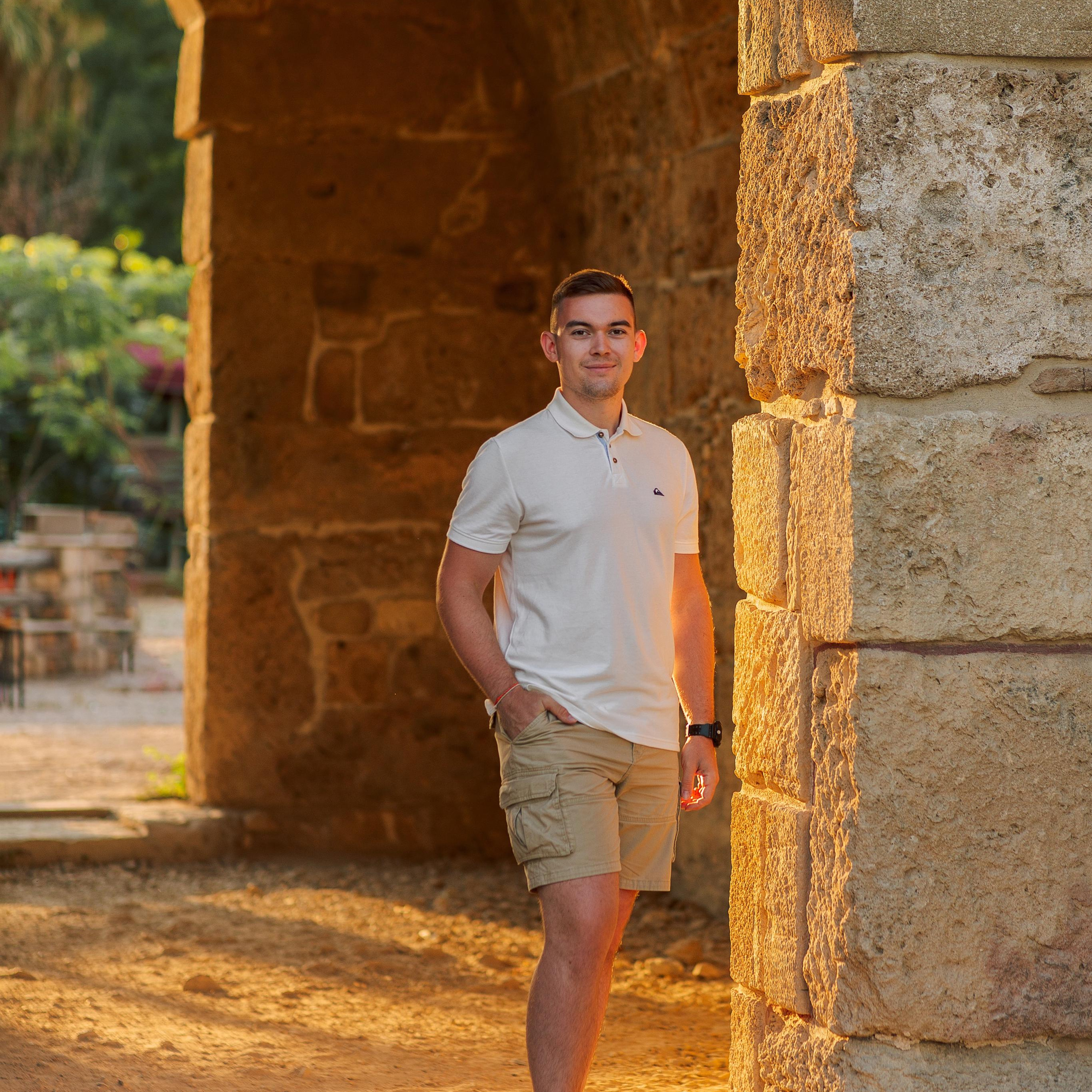 Marriage proposal in the ancient city of Side. Alsu Develi, Photographer in Turkey, Alanya, Side, Belek, Antalya, Kemer, Turkiye. Photoshooting in Alanya. Photosession in Belek, Side