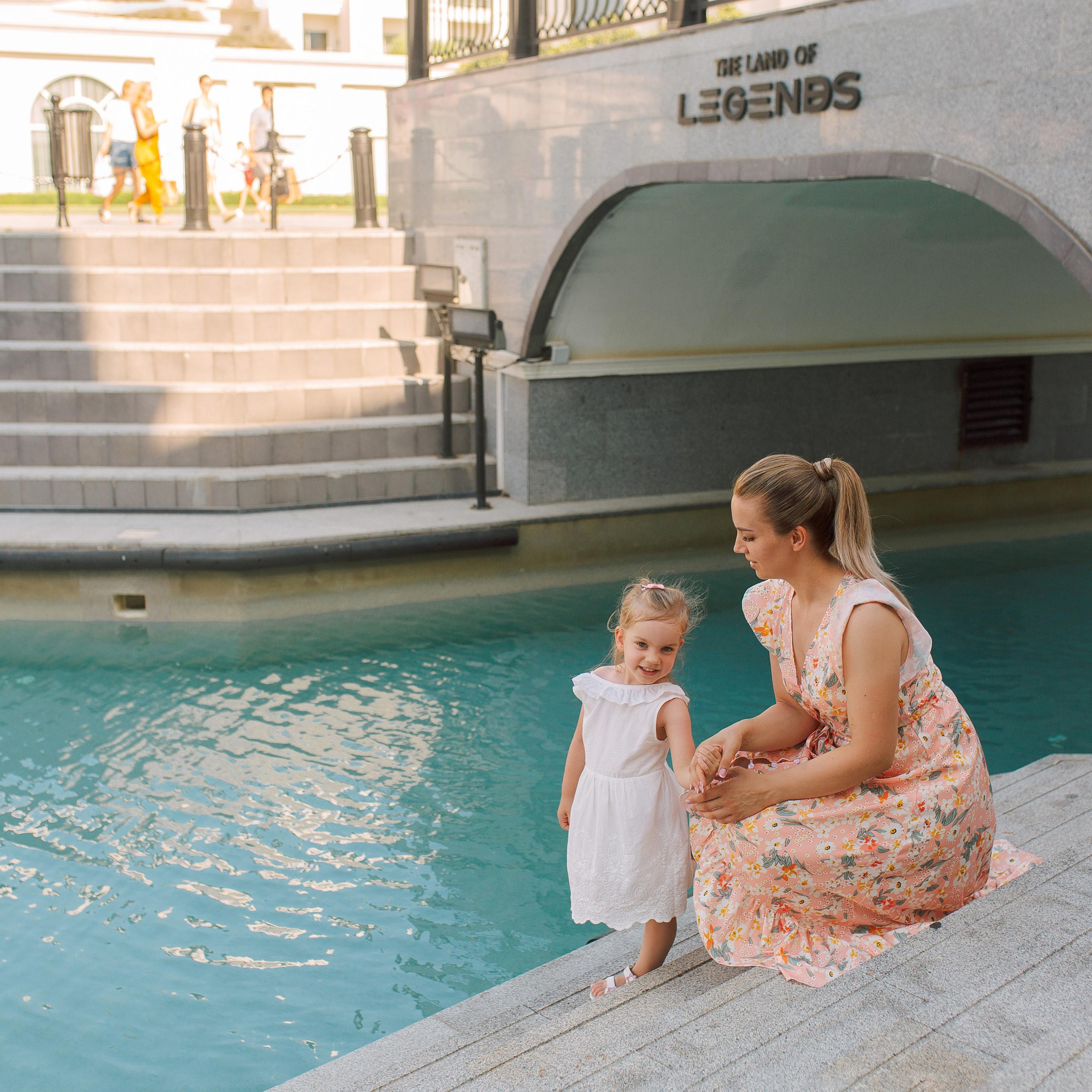 Family photo session in the Land of Legends park. Alsu Develi, Photographer in Turkey, Alanya, Side, Belek, Antalya, Kemer, Turkiye. Photoshooting in Alanya. Photosession in Belek, Side