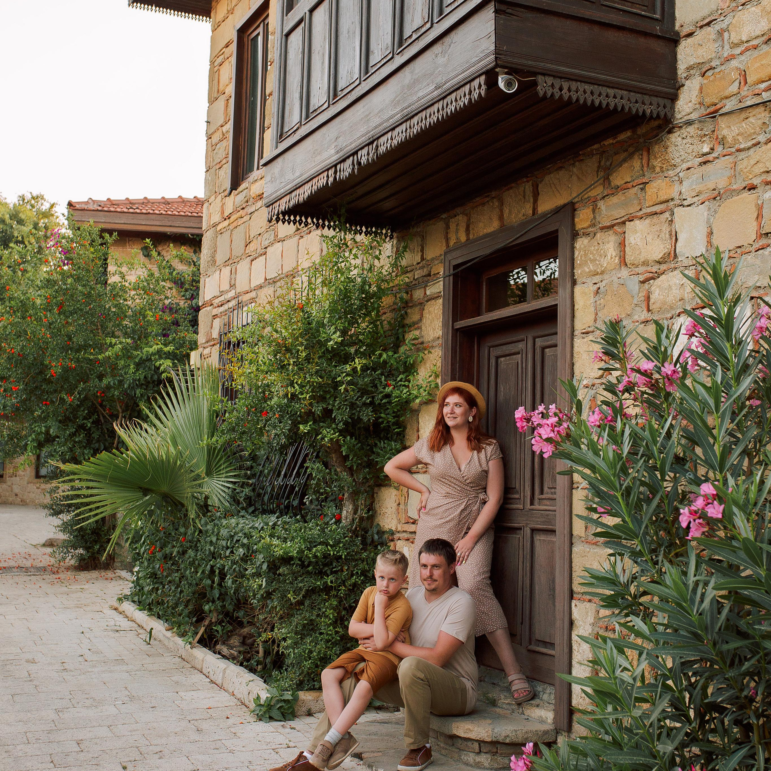 Семейная съемка в античном городе Сиде на закате. Алсу Девели. Фотограф в Алании в Турции, Аланья, Сиде, Белек, Анталия, Кемер, Конаклы, Окурджалар. Фотосъемки в Алании. Фотосессия в Алания