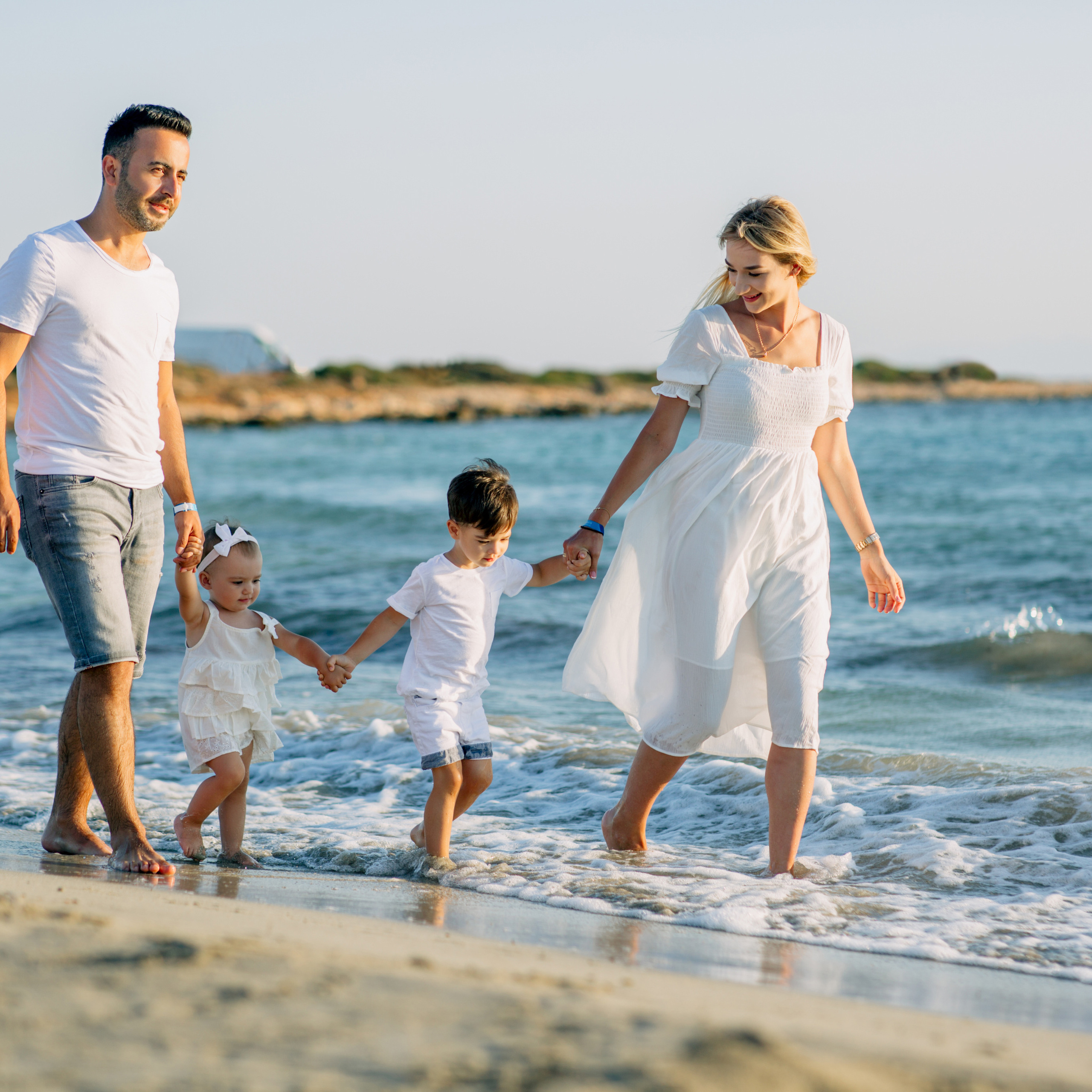 Family photo session in Didim. Alsu Develi, Photographer in Turkey, Alanya, Side, Belek, Antalya, Kemer, Turkiye. Photoshooting in Alanya. Photosession in Belek, Side