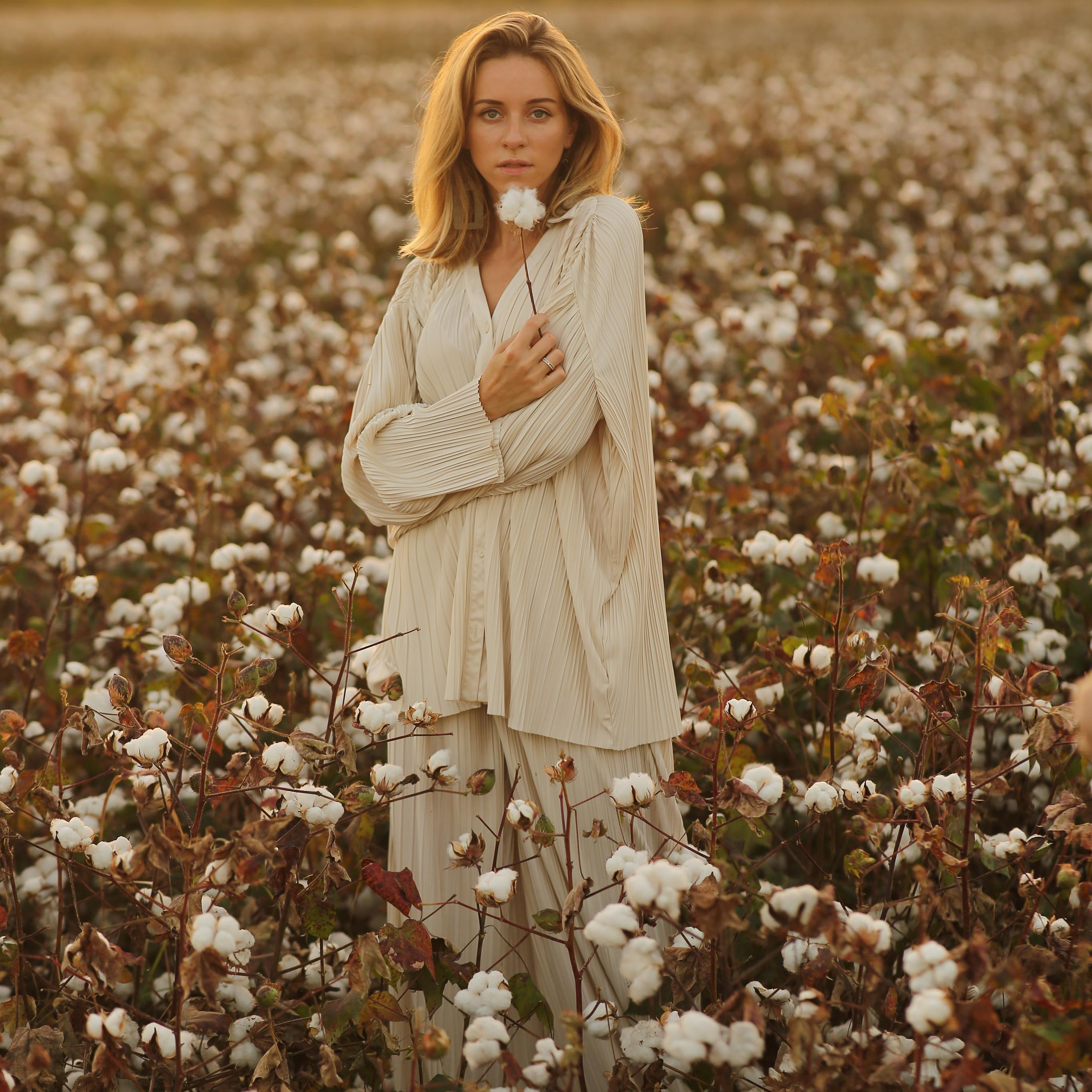 Фотосессия на хлопковом поле. Алсу Девели. Фотограф в Алании в Турции, Аланья, Сиде, Белек, Анталия, Кемер, Конаклы, Окурджалар. Фотосъемки в Алании. Фотосессия в Алания