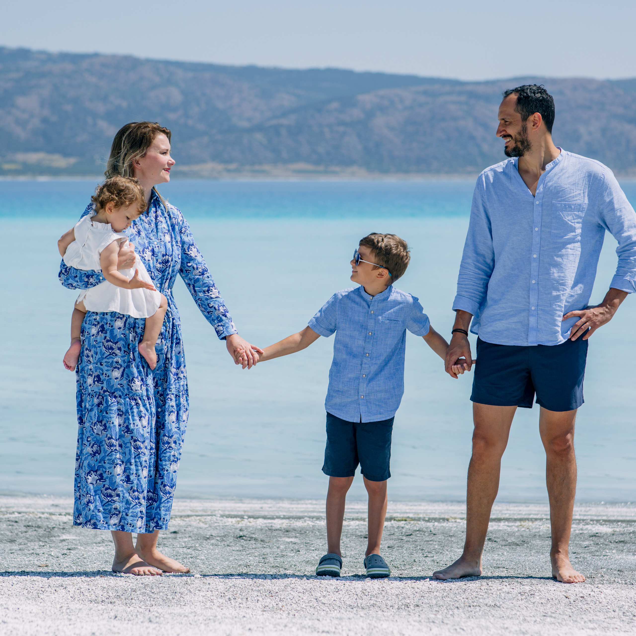 Family shooting at Salda Lake. Alsu Develi, Photographer in Turkey, Alanya, Side, Belek, Antalya, Kemer, Turkiye. Photoshooting in Alanya. Photosession in Belek, Side