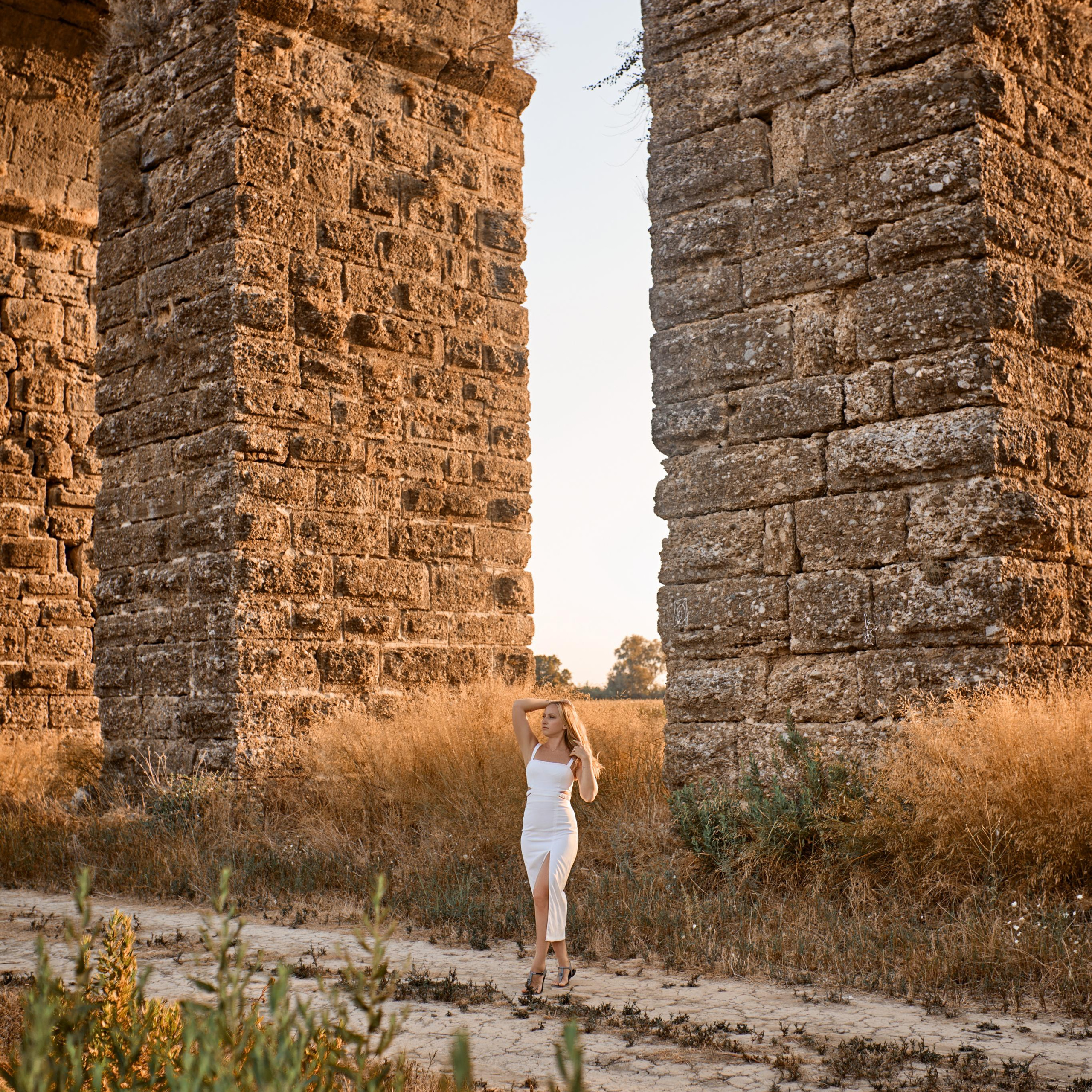 3. Sunset. Family photo session at the Aspendos aqueducts. Alsu Develi, Photographer in Turkey, Alanya, Side, Belek, Antalya, Kemer, Turkiye. Photoshooting in Alanya. Photosession in Belek, Side