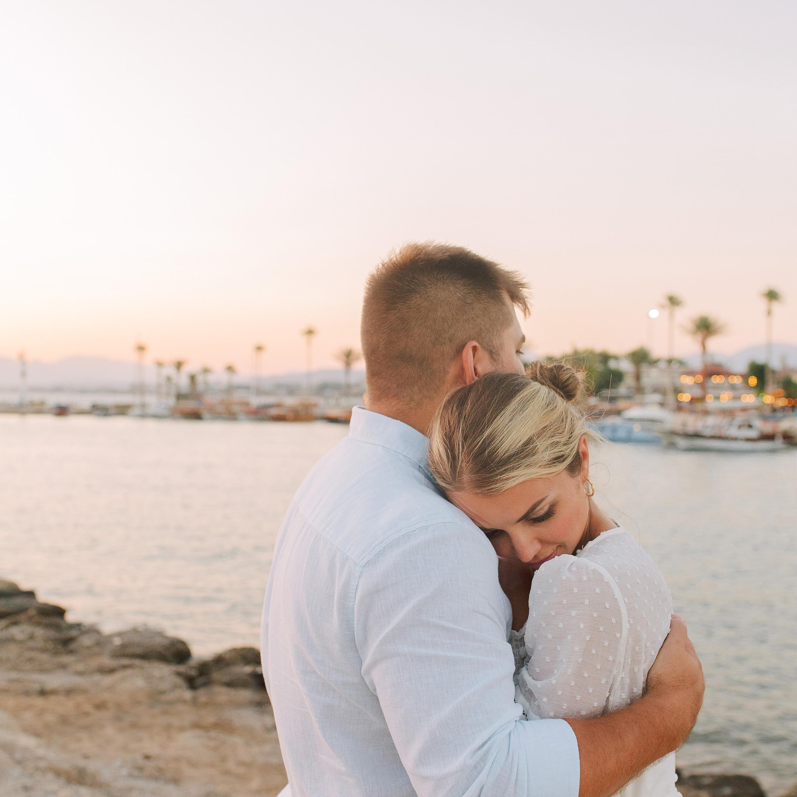 Couple photo shoot in the ancient city of Side. Alsu Develi, Photographer in Turkey, Alanya, Side, Belek, Antalya, Kemer, Turkiye. Photoshooting in Alanya. Photosession in Belek, Side