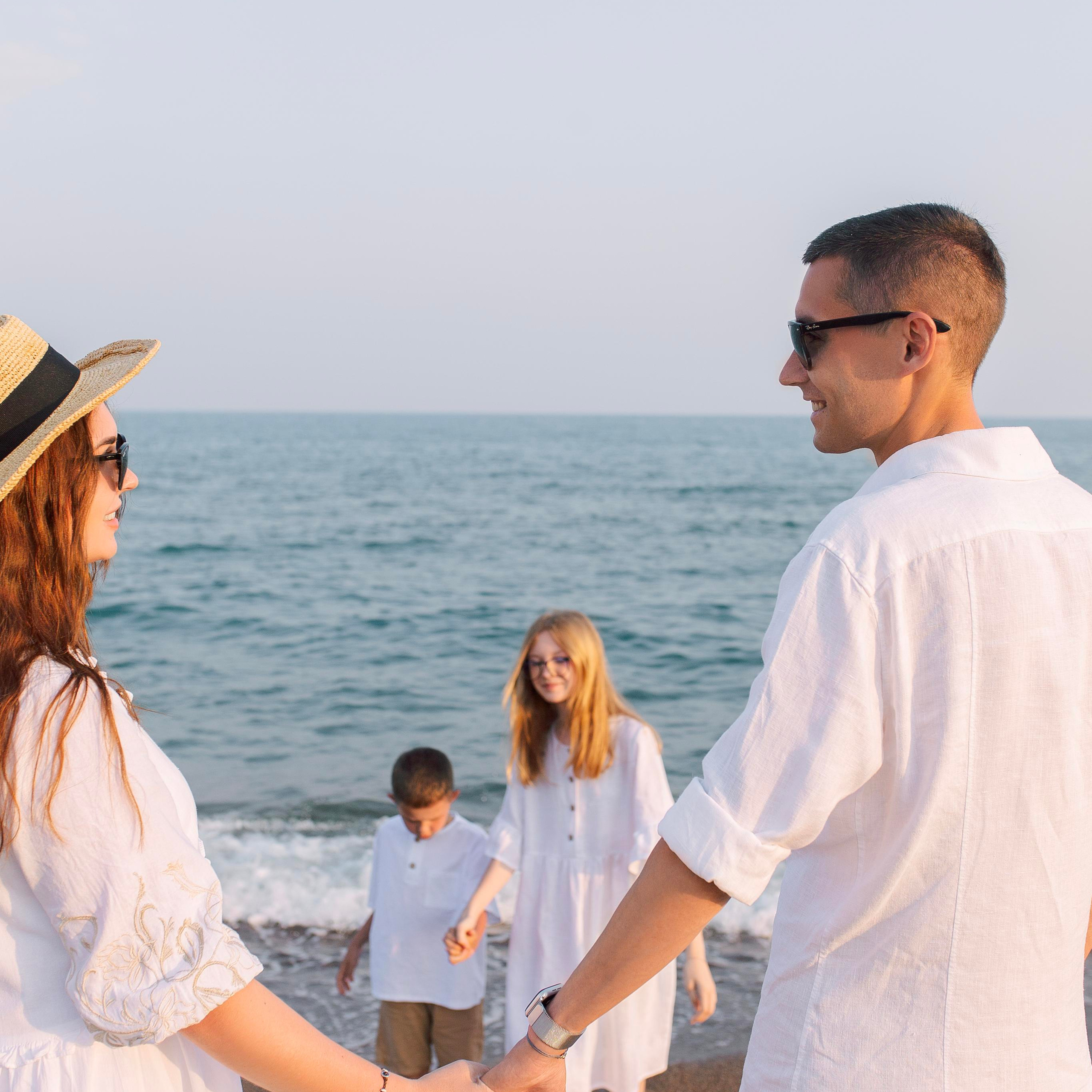Семейная фотосессия на пляже в Анталии. Алсу Девели. Фотограф в Алании в Турции, Аланья, Сиде, Белек, Анталия, Кемер, Конаклы, Окурджалар. Фотосъемки в Алании. Фотосессия в Алания
