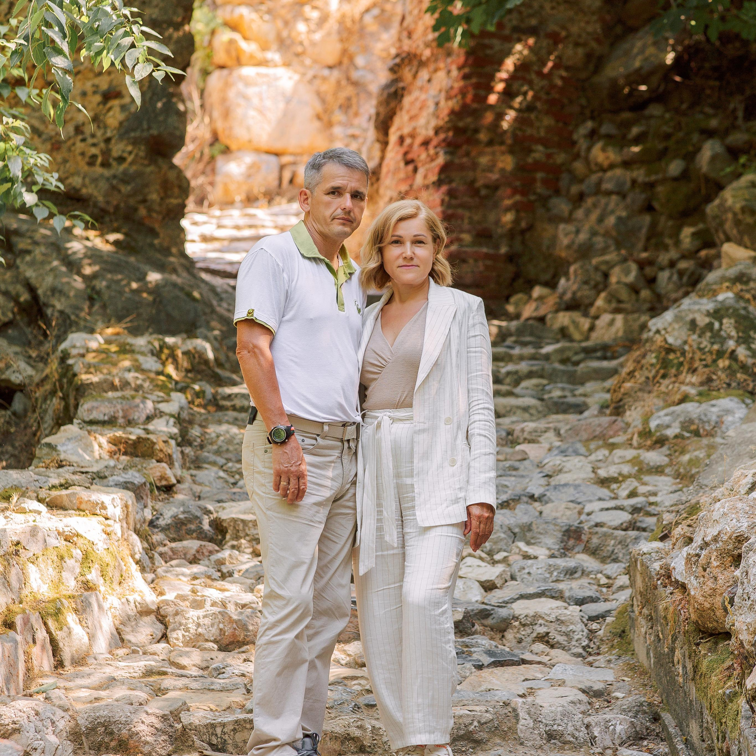 Day. Colorful streets. Family shooting near the Alanya fortress. Alanya. Alsu Develi, Photographer in Turkey, Alanya, Side, Belek, Antalya, Kemer, Turkiye. Photoshooting in Alanya. Photosession in Belek, Side