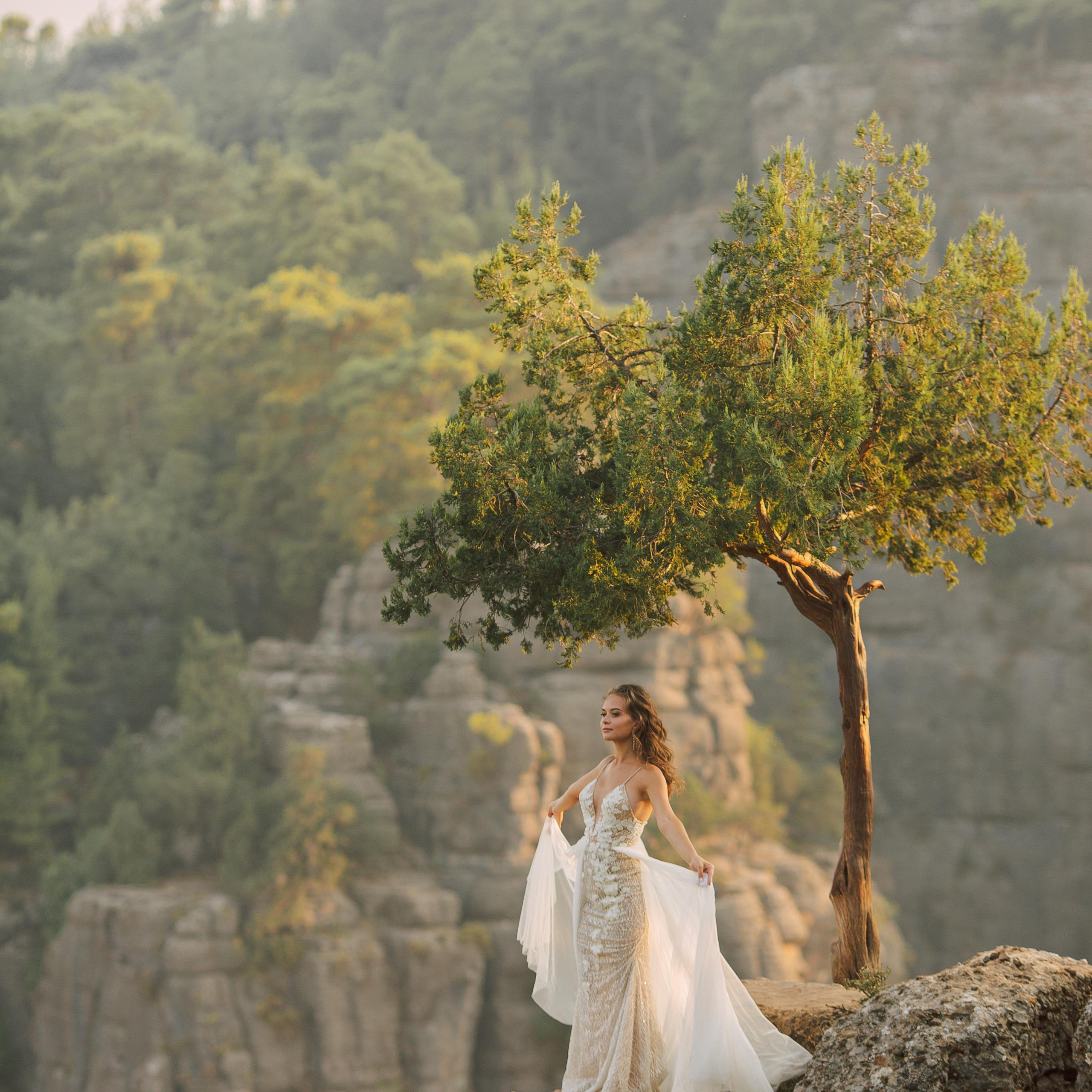 Wedding photo shoot in the canyon. Alsu Develi, Photographer in Turkey, Alanya, Side, Belek, Antalya, Kemer, Turkiye. Photoshooting in Alanya. Photosession in Belek, Side