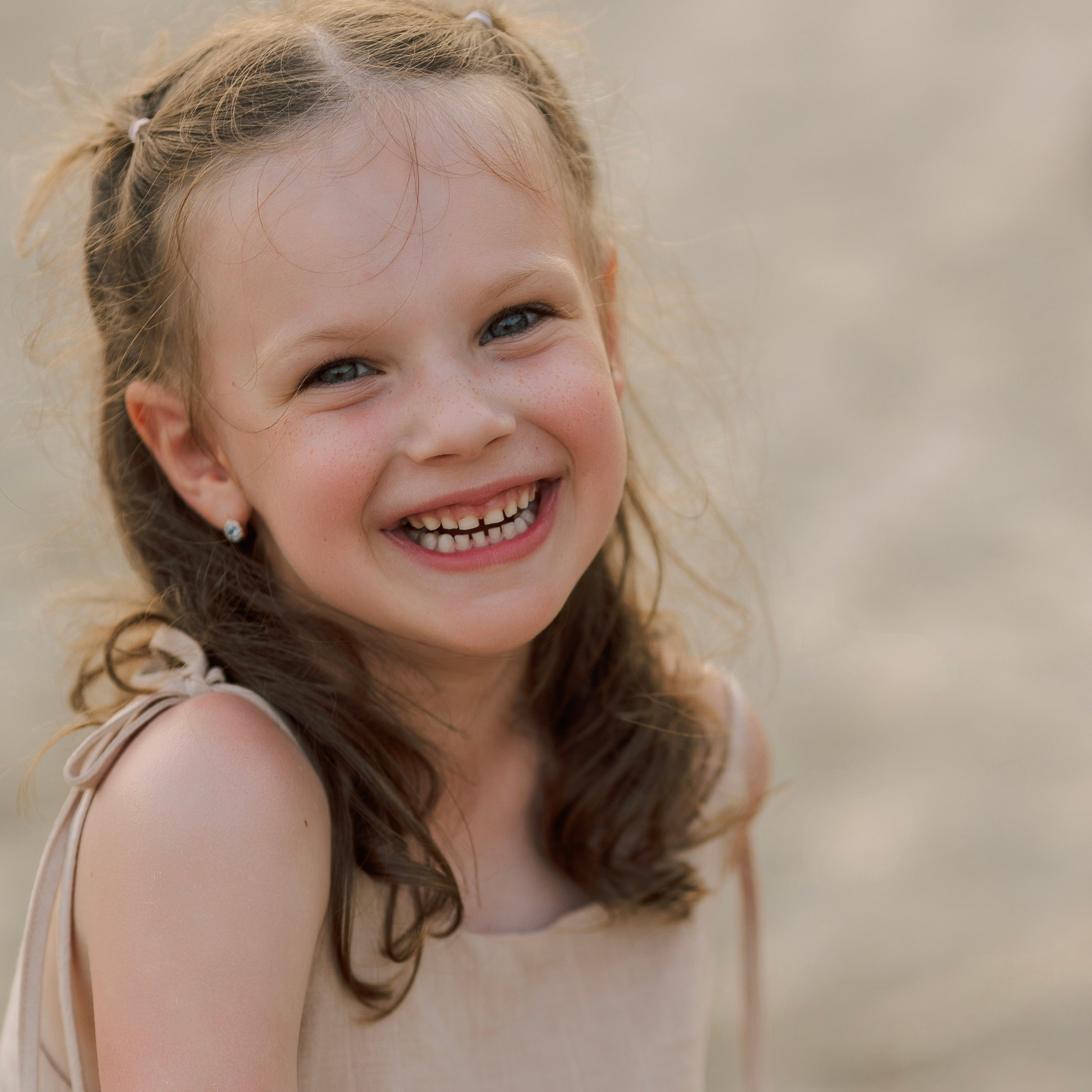 Sunset. Beach. Family photo session on Cleopatra beach at sunset in Alanya. Alanya. Alsu Develi, Photographer in Turkey, Alanya, Side, Belek, Antalya, Kemer, Turkiye. Photoshooting in Alanya. Photosession in Belek, Side