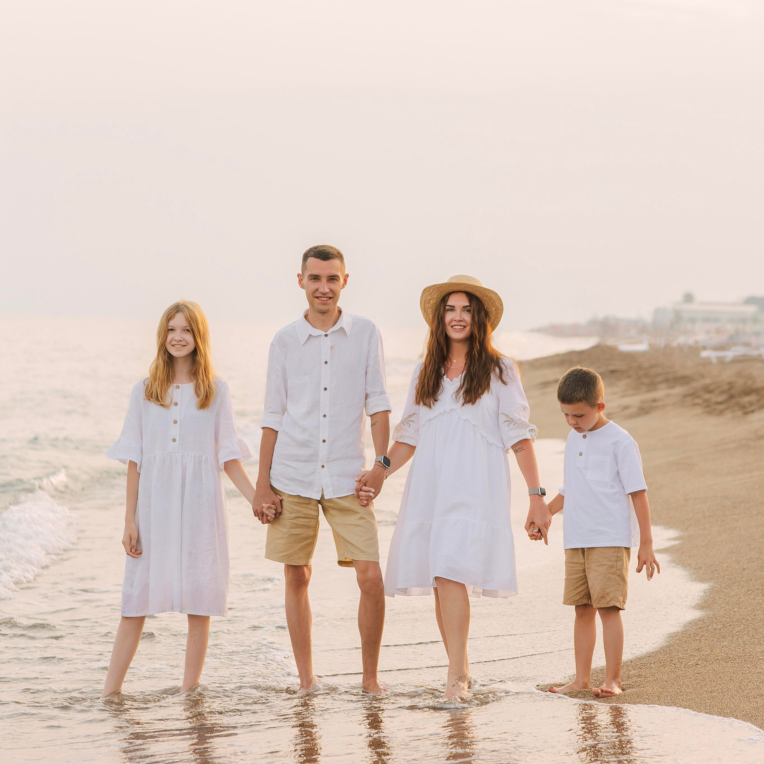 3- Family photo session on&nbsp;the beach in&nbsp;Antalya