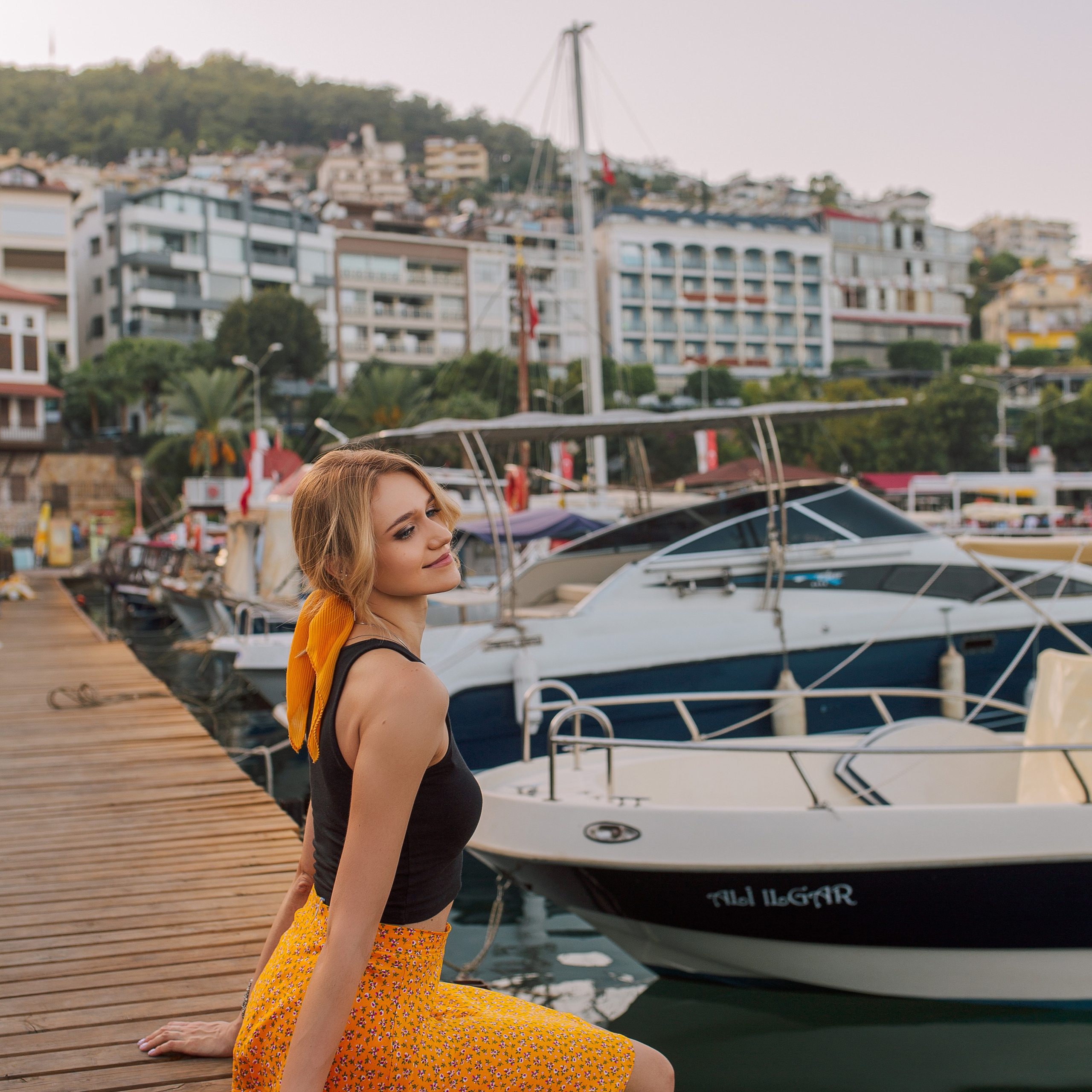 Индивидуальная фотосессия в порту на закате в Алании. Алсу Девели. Фотограф в Алании в Турции, Аланья, Сиде, Белек, Анталия, Кемер, Конаклы, Окурджалар. Фотосъемки в Алании. Фотосессия в Алания