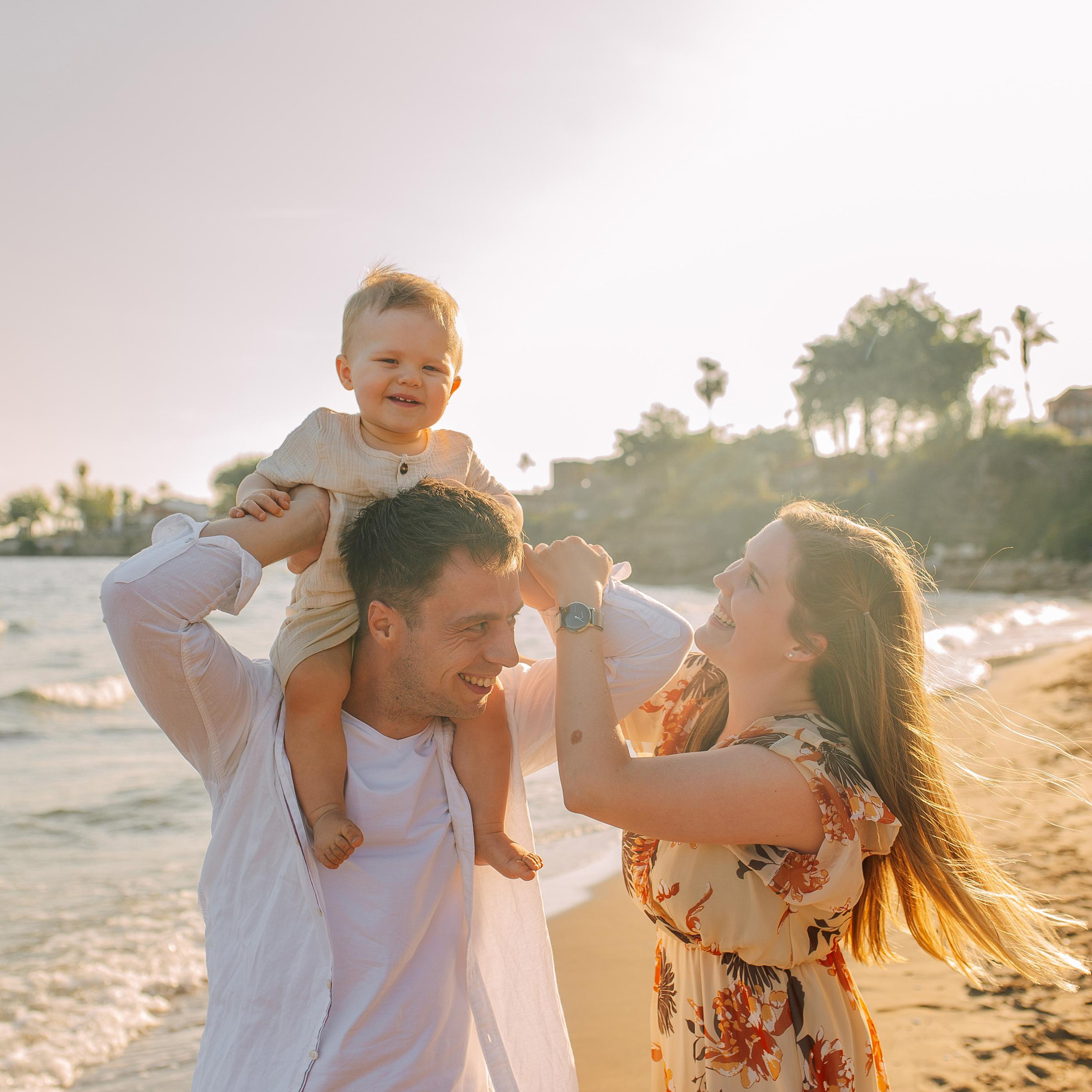 .Пляж. Закат.Семейная фотосессия на пляже в Сиде на закате. Алсу Девели. Фотограф в Алании в Турции, Аланья, Сиде, Белек, Анталия, Кемер, Конаклы, Окурджалар. Фотосъемки в Алании. Фотосессия в Алания