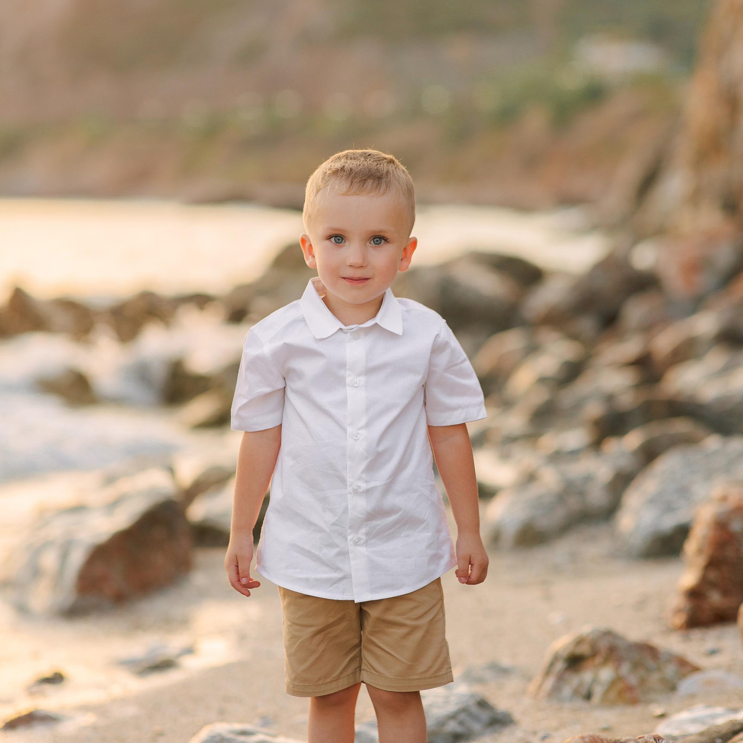 Family photo session on Cleopatra Beach at sunset. Alsu Develi, Photographer in Turkey, Alanya, Side, Belek, Antalya, Kemer, Turkiye. Photoshooting in Alanya. Photosession in Belek, Side