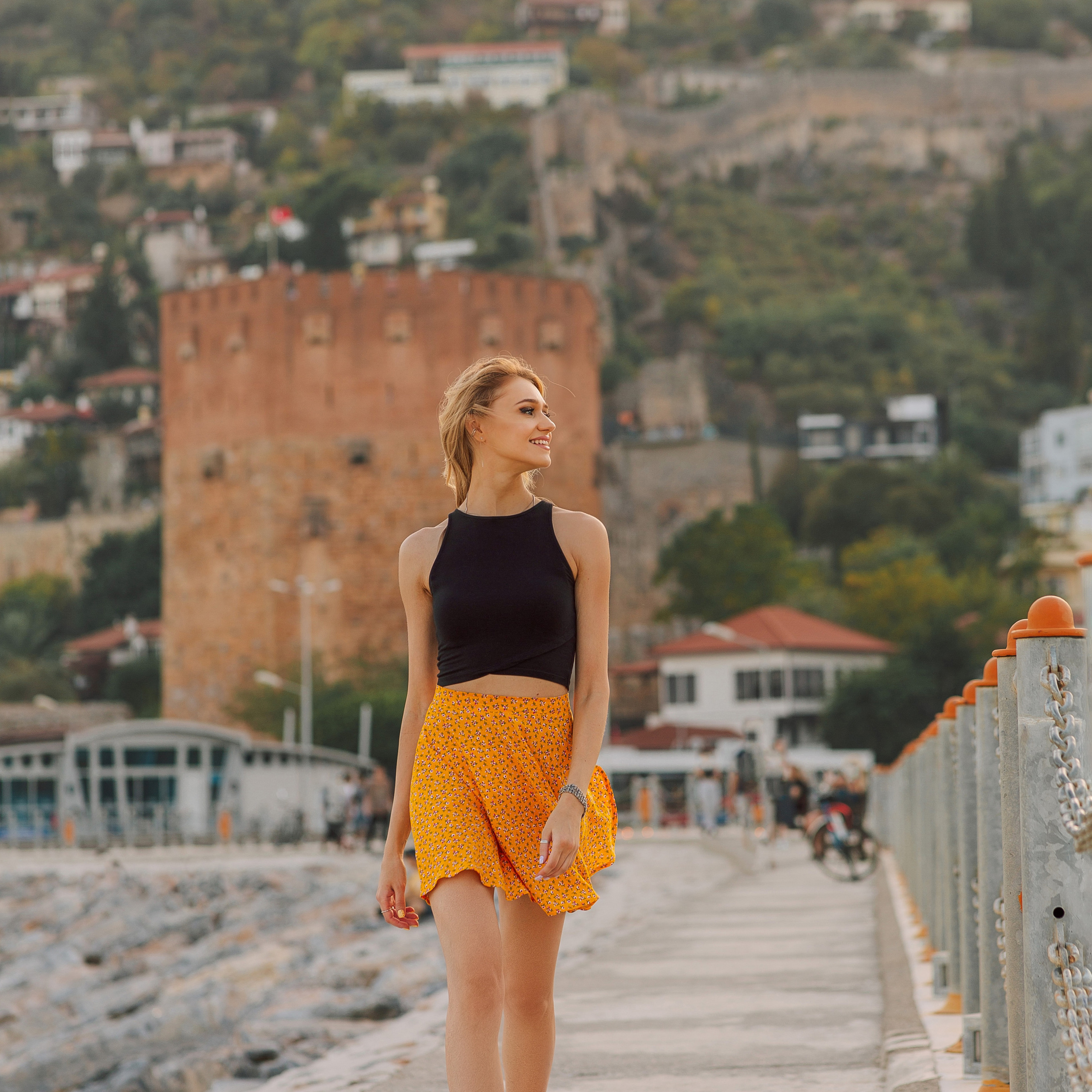 Индивидуальная фотосессия в порту на закате в Алании. Алсу Девели. Фотограф в Алании в Турции, Аланья, Сиде, Белек, Анталия, Кемер, Конаклы, Окурджалар. Фотосъемки в Алании. Фотосессия в Алания