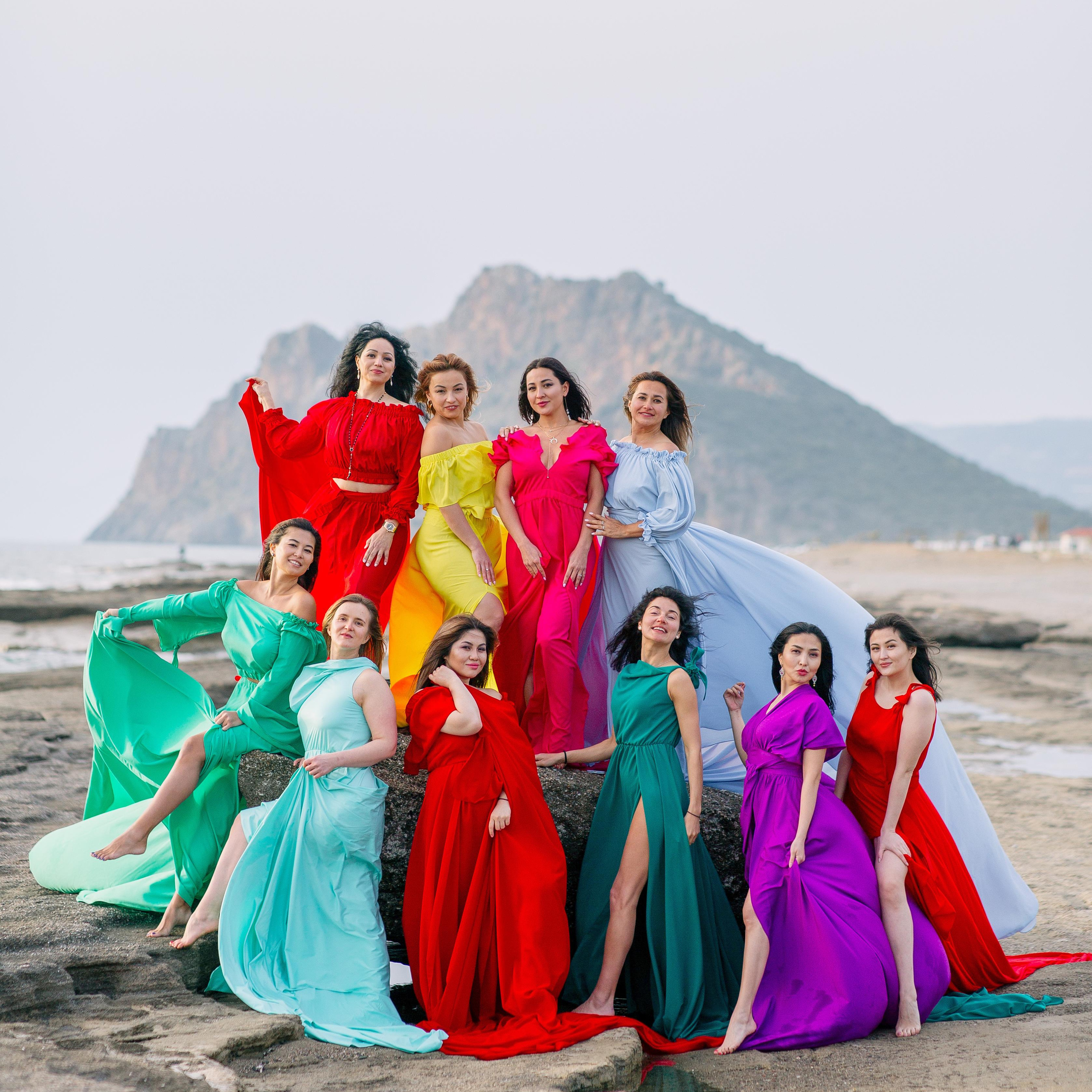 Фотосессия на пляже Кору в летящих платьях аланья. Алсу Девели. Фотограф в Алании в Турции, Аланья, Сиде, Белек, Анталия, Кемер, Конаклы, Окурджалар. Фотосъемки в Алании. Фотосессия в Алания