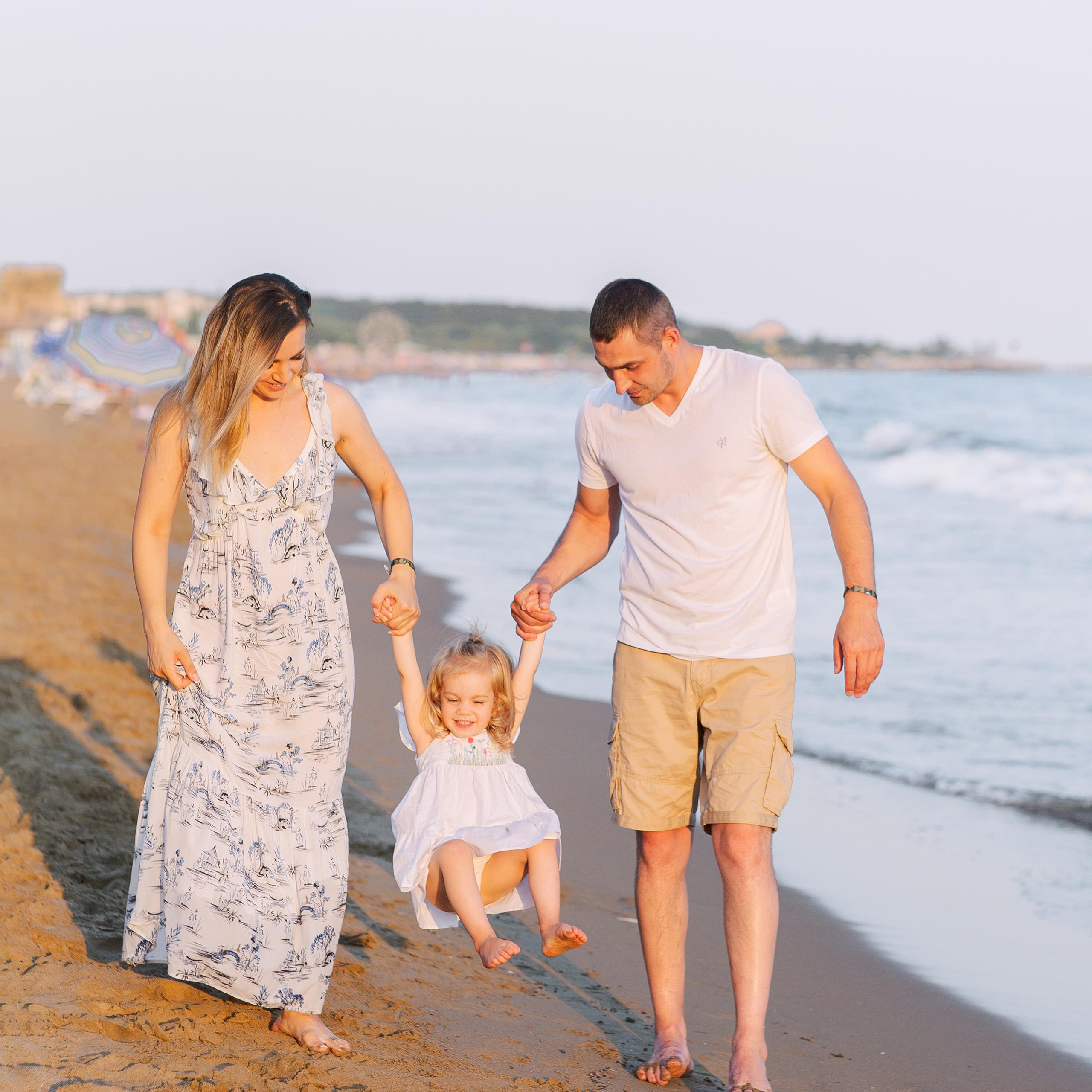 Семейная фотосессия на пляже в Сиде на закате. Алсу Девели. Фотограф в Алании в Турции, Аланья, Сиде, Белек, Анталия, Кемер, Конаклы, Окурджалар. Фотосъемки в Алании. Фотосессия в Алания