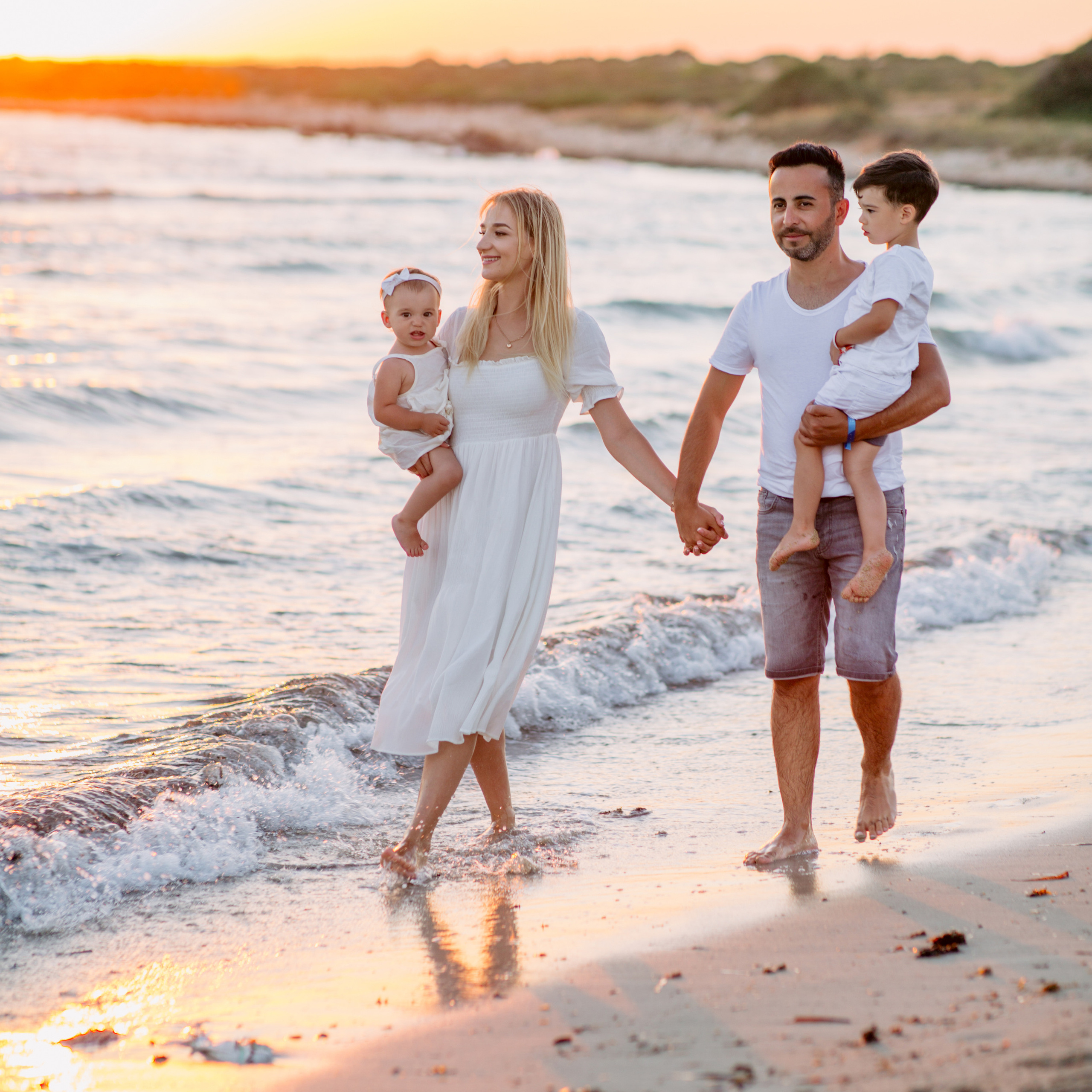 Family photo session in Didim. Alsu Develi, Photographer in Turkey, Alanya, Side, Belek, Antalya, Kemer, Turkiye. Photoshooting in Alanya. Photosession in Belek, Side