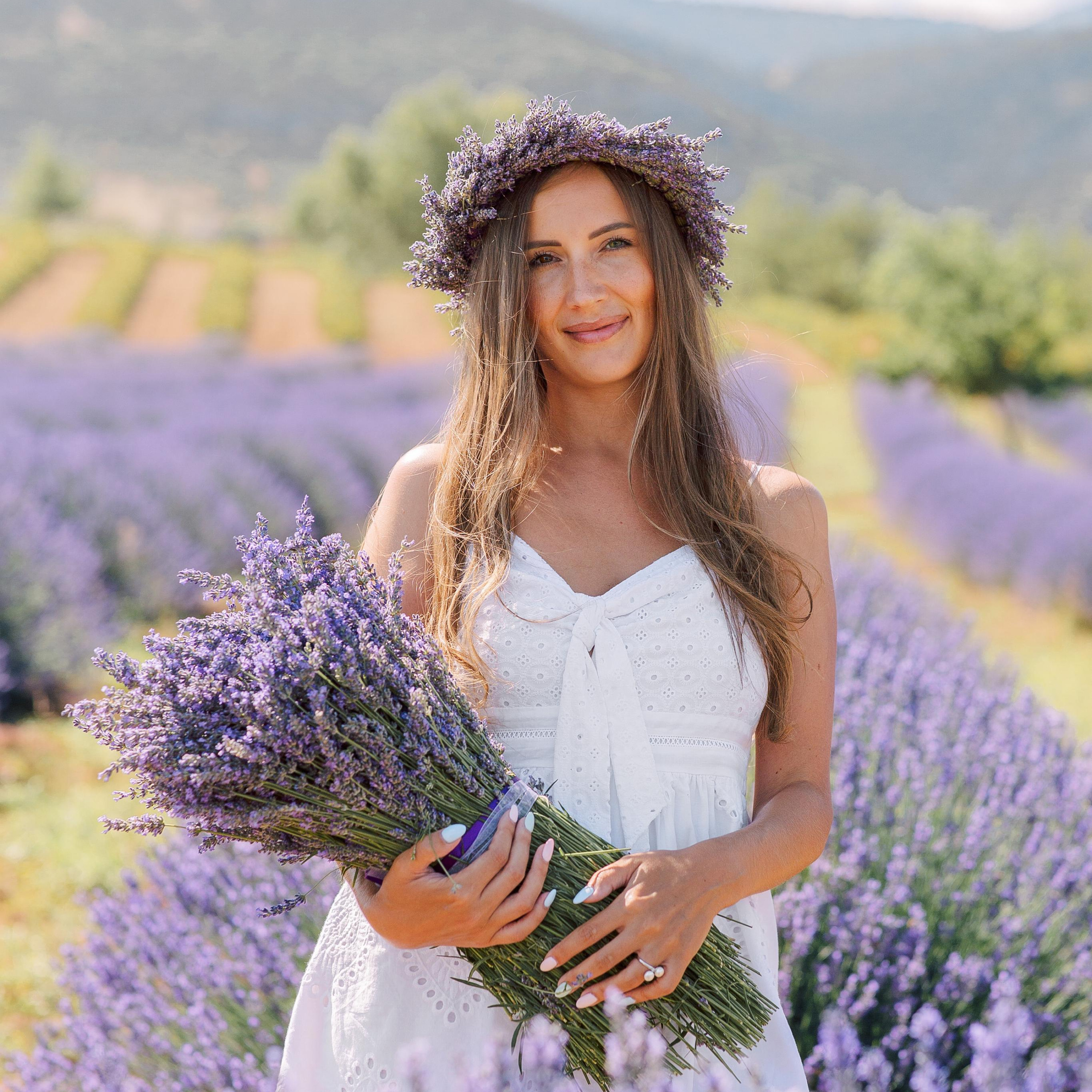 Family photo session in lavender fields. Alsu Develi, Photographer in Turkey, Alanya, Side, Belek, Antalya, Kemer, Turkiye. Photoshooting in Alanya. Photosession in Belek, Side