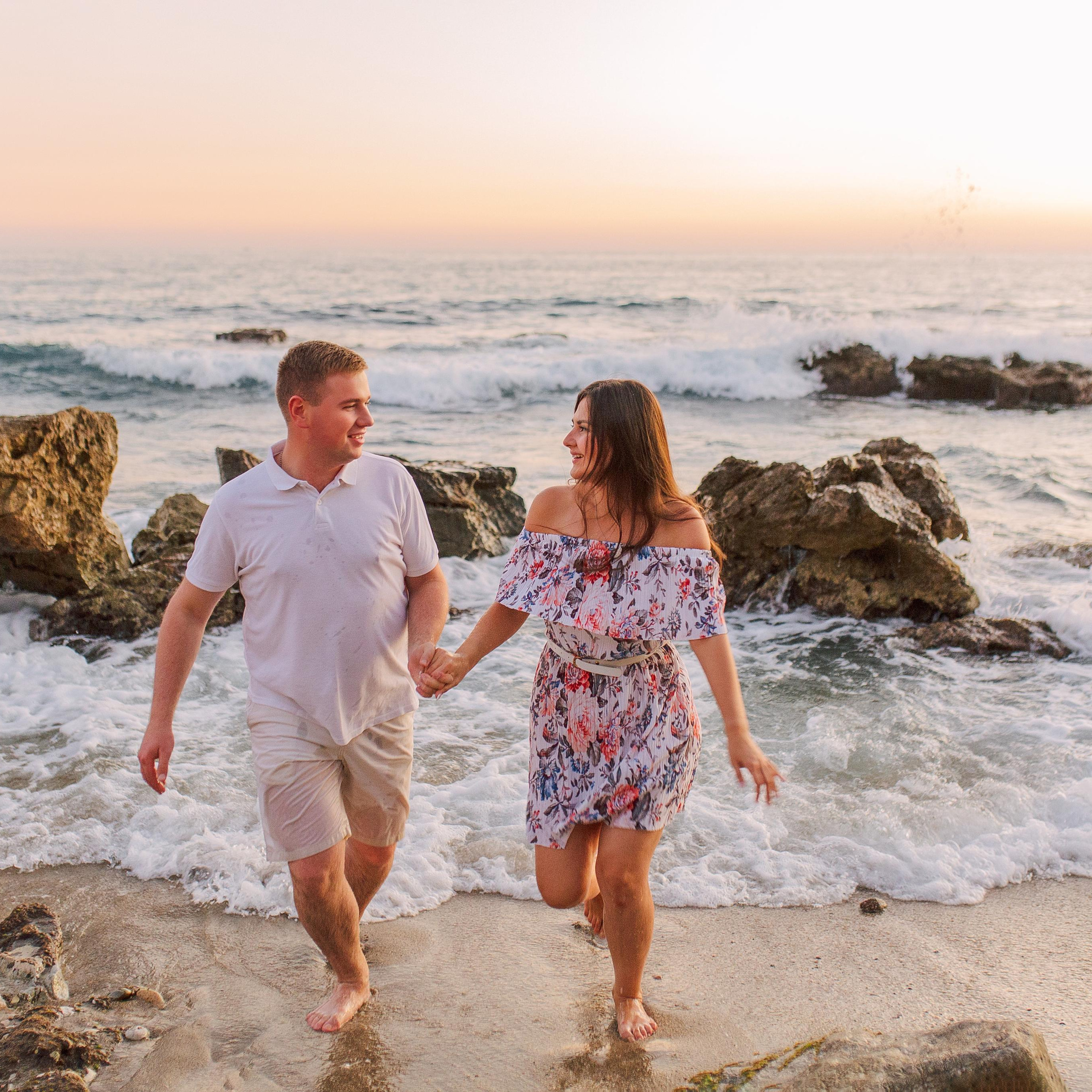 Photo session of newlyweds in Alanya at sunset on Cleopatra beach. Alsu Develi, Photographer in Turkey, Alanya, Side, Belek, Antalya, Kemer, Turkiye. Photoshooting in Alanya. Photosession in Belek, Side