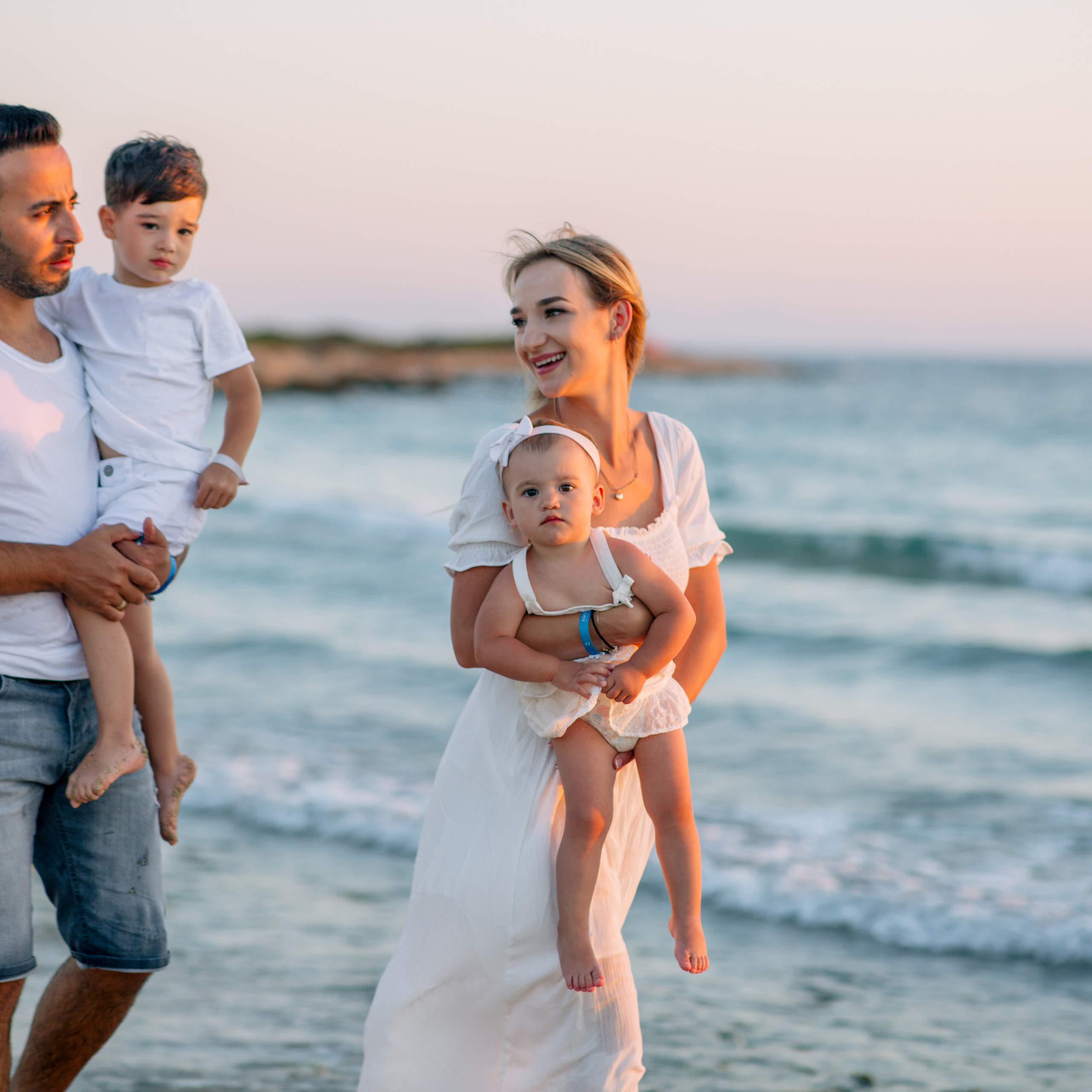Family photo session in Didim. Alsu Develi, Photographer in Turkey, Alanya, Side, Belek, Antalya, Kemer, Turkiye. Photoshooting in Alanya. Photosession in Belek, Side